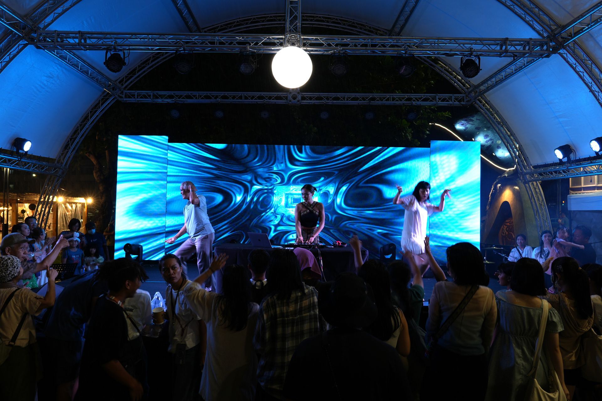 Indigenous DJ
Female DJ
Indigenous Music Producer
Austronesian DJ
Taiwan DJ
Dungi Sapor music