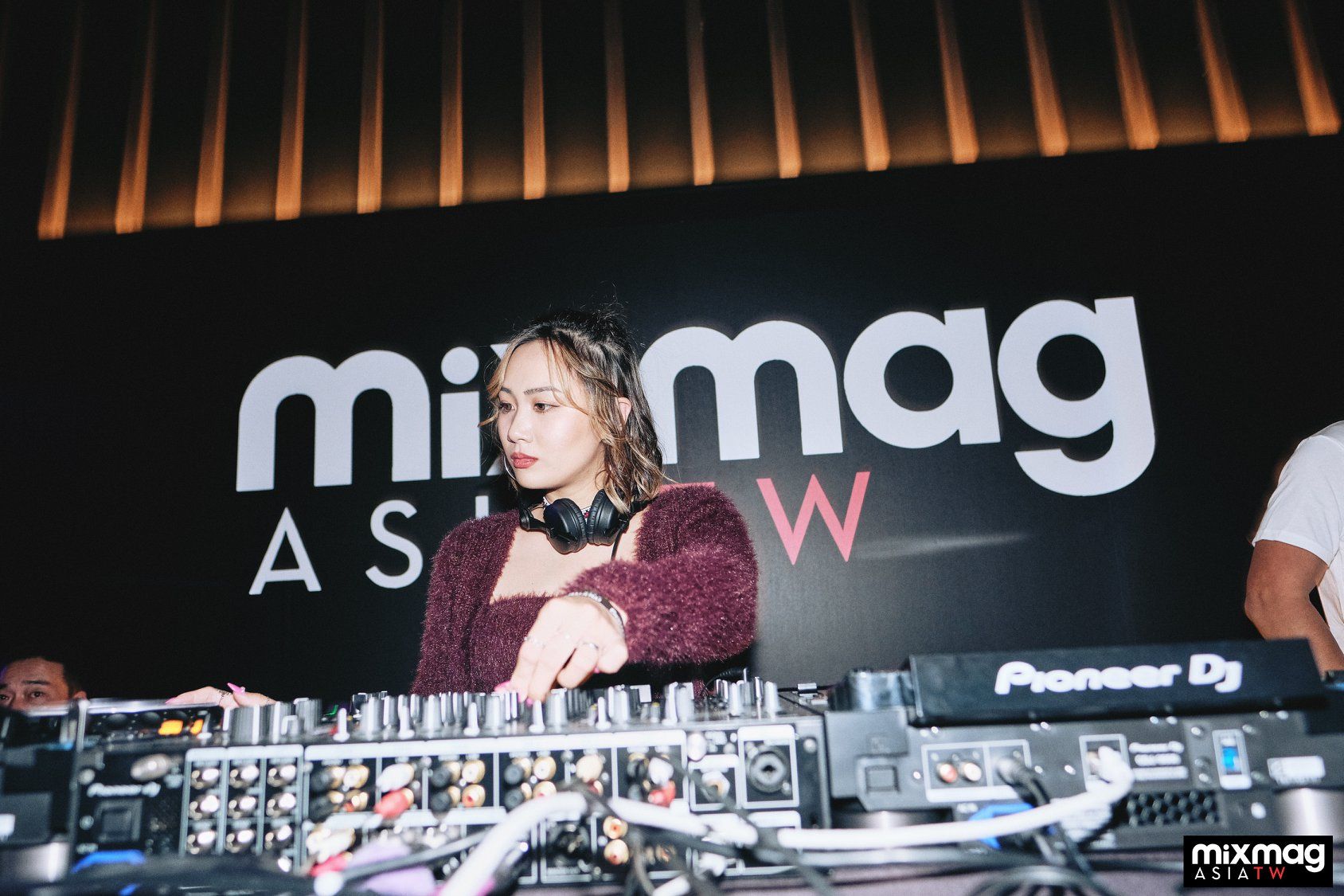A DJ at a Mixmag Asia event.
Indigenous DJ
Female DJ
Indigenous Music Producer
Austronesian DJ
Taiwan DJ
Dungi Sapor music
