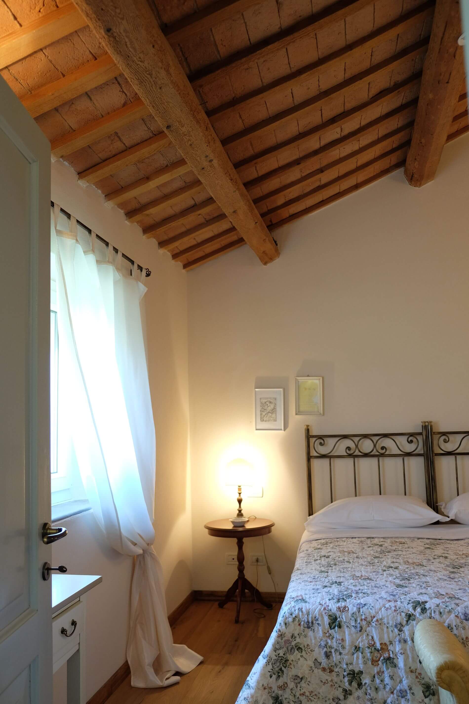 camera per pernottamenti in antica cascina