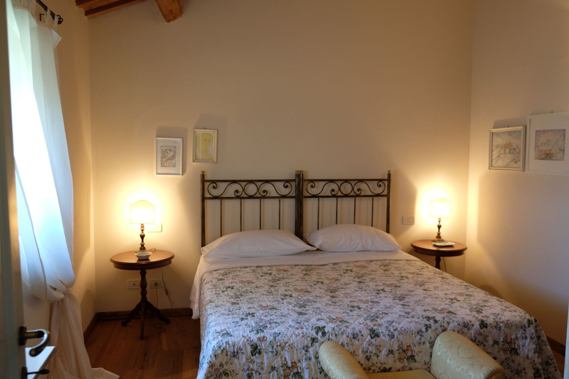 camera matrimoniale per pernottamenti in cantina settecentesca