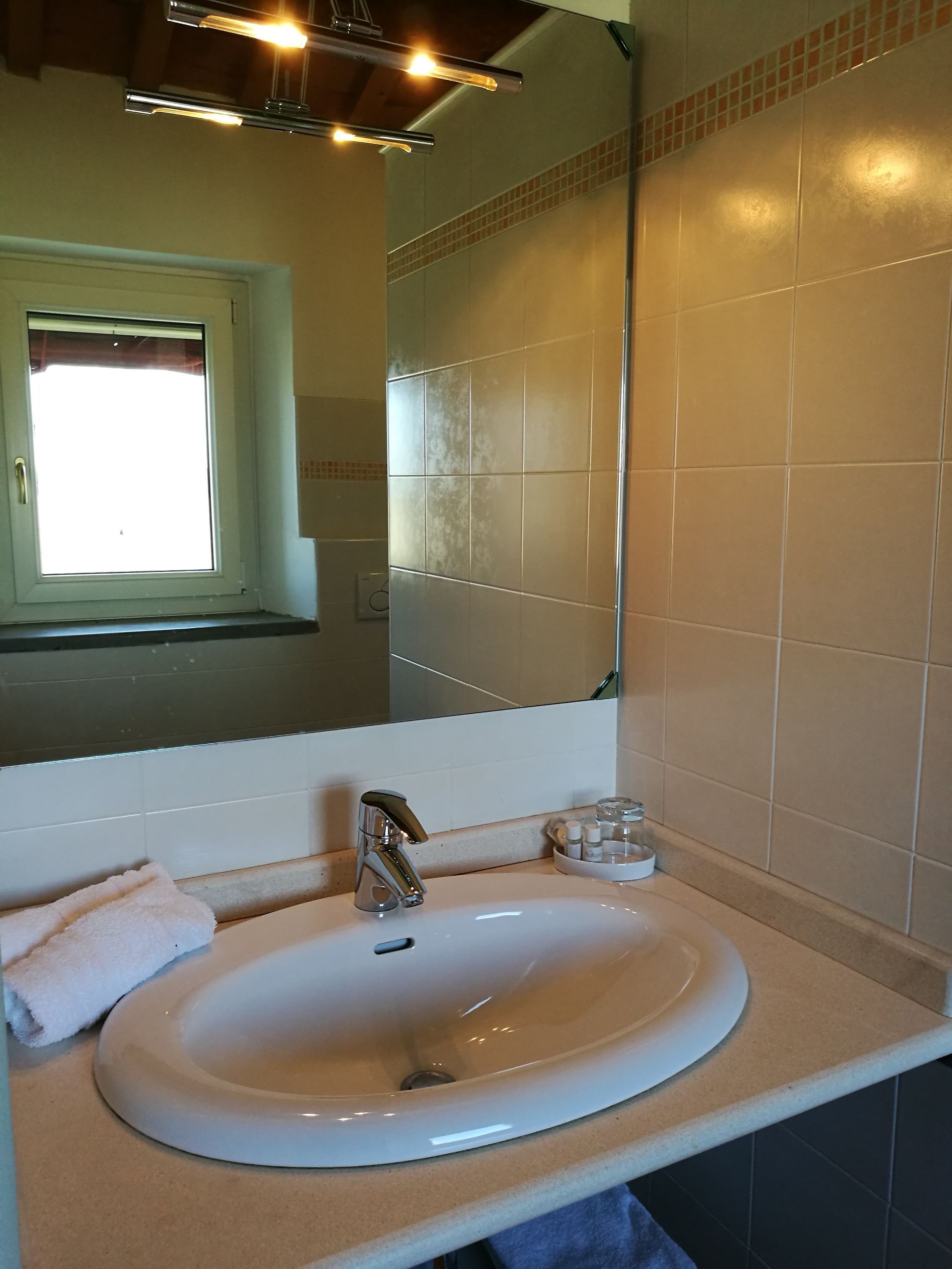 bagno della camera per vacanze in campagna