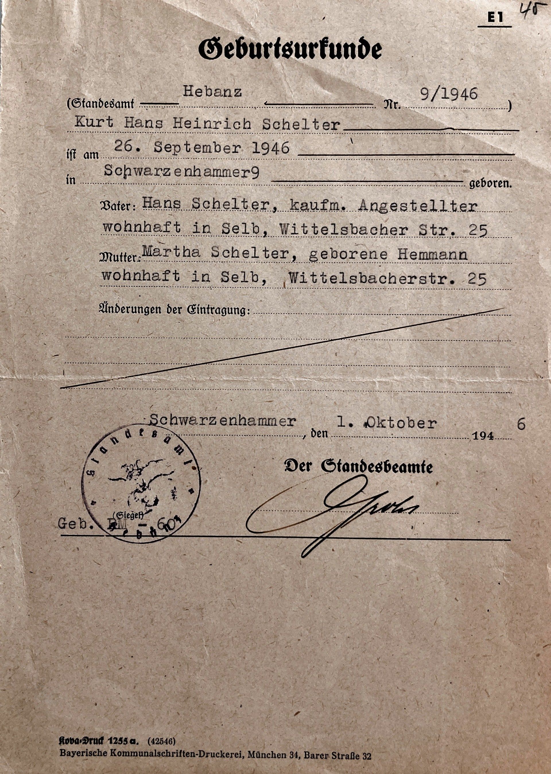 Ein Stück Papier mit der Aufschrift „Geburtsurkunde“