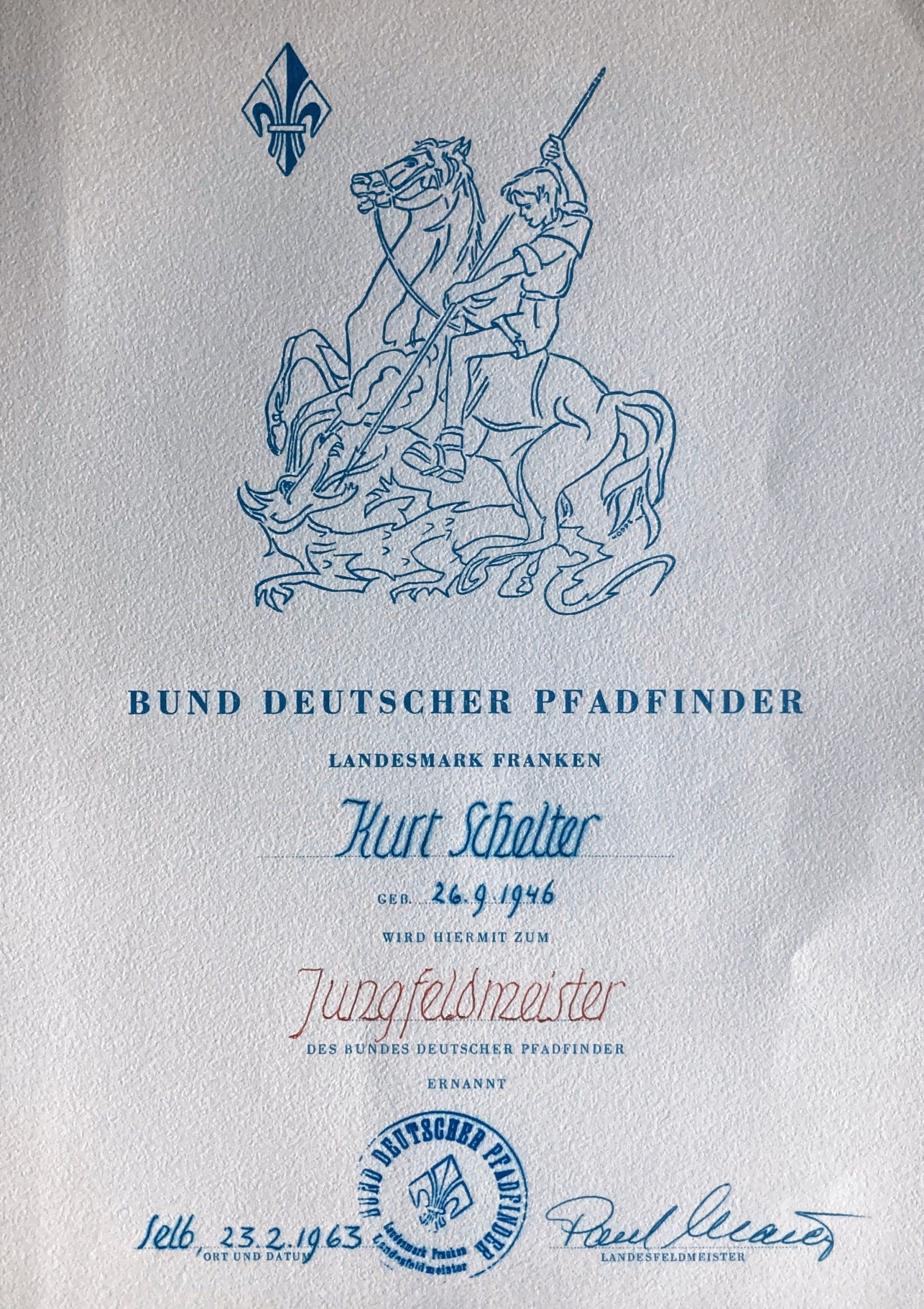 Ein Papier mit einem Bild von einem Mann auf einem Pferd