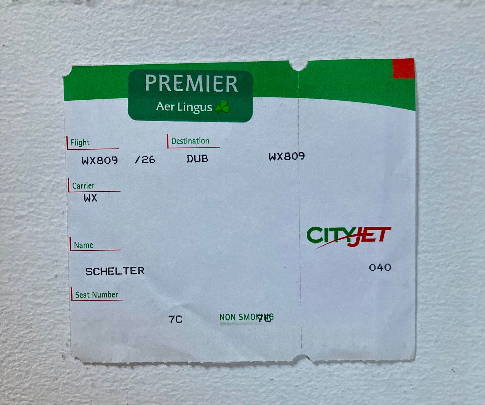 Ein Stück Papier mit der Aufschrift „Premier“
