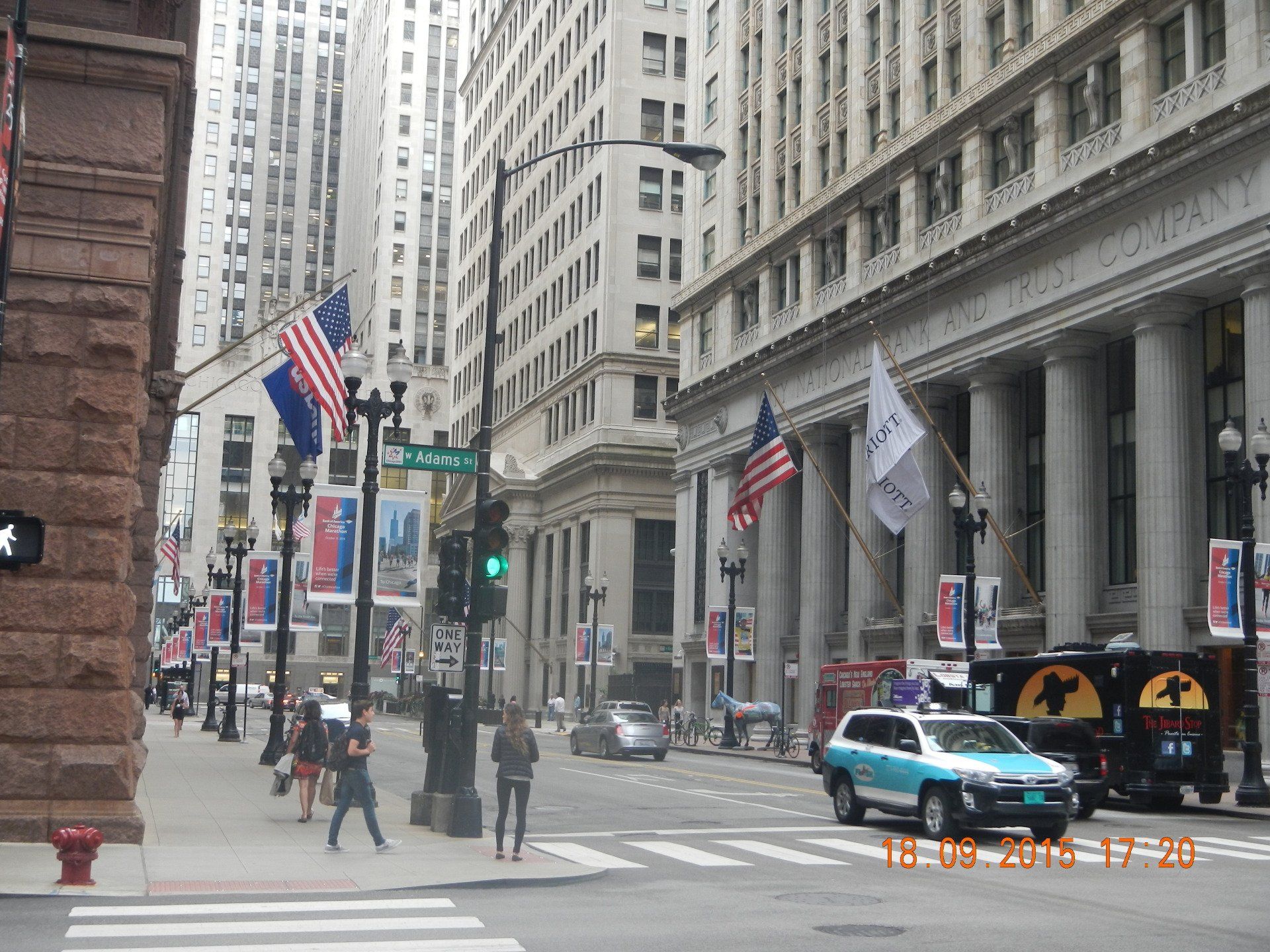 Ein Foto einer Stadtstraße aus dem Jahr 2015