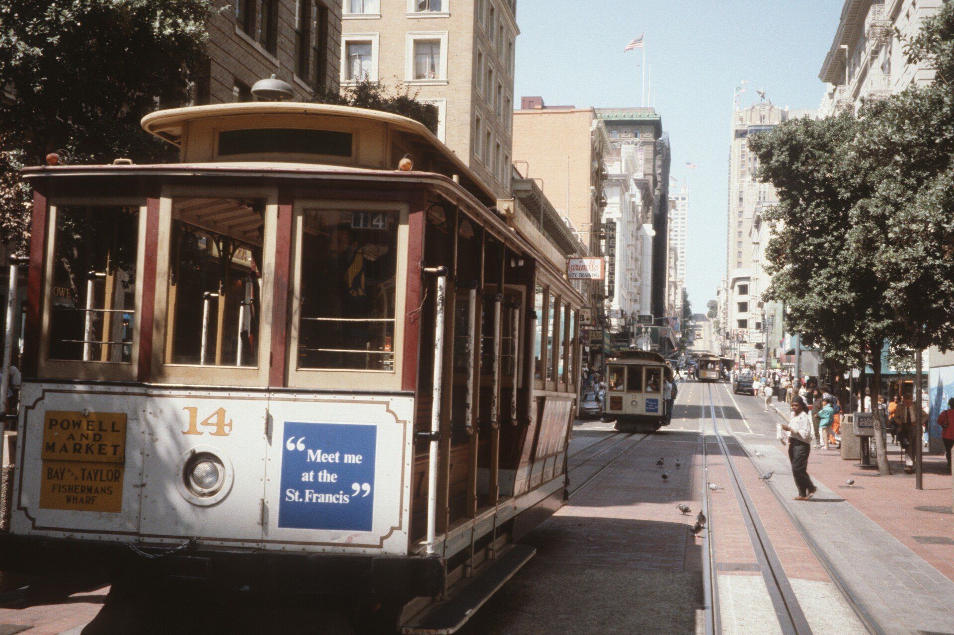 Die Nummer 14 steht auf der Seite eines Trolleys