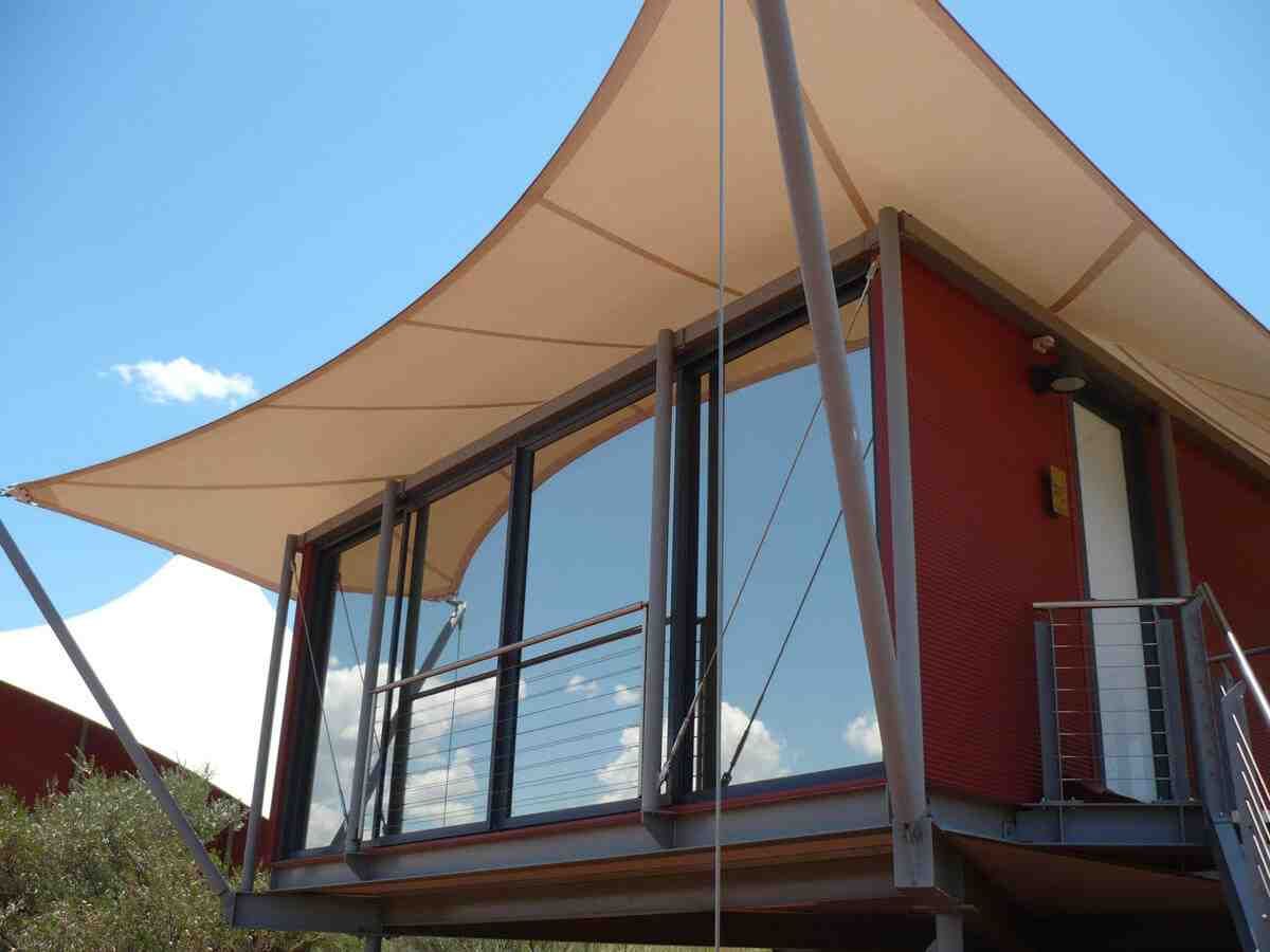 diagram showing solar rays hitting a window - reflective film