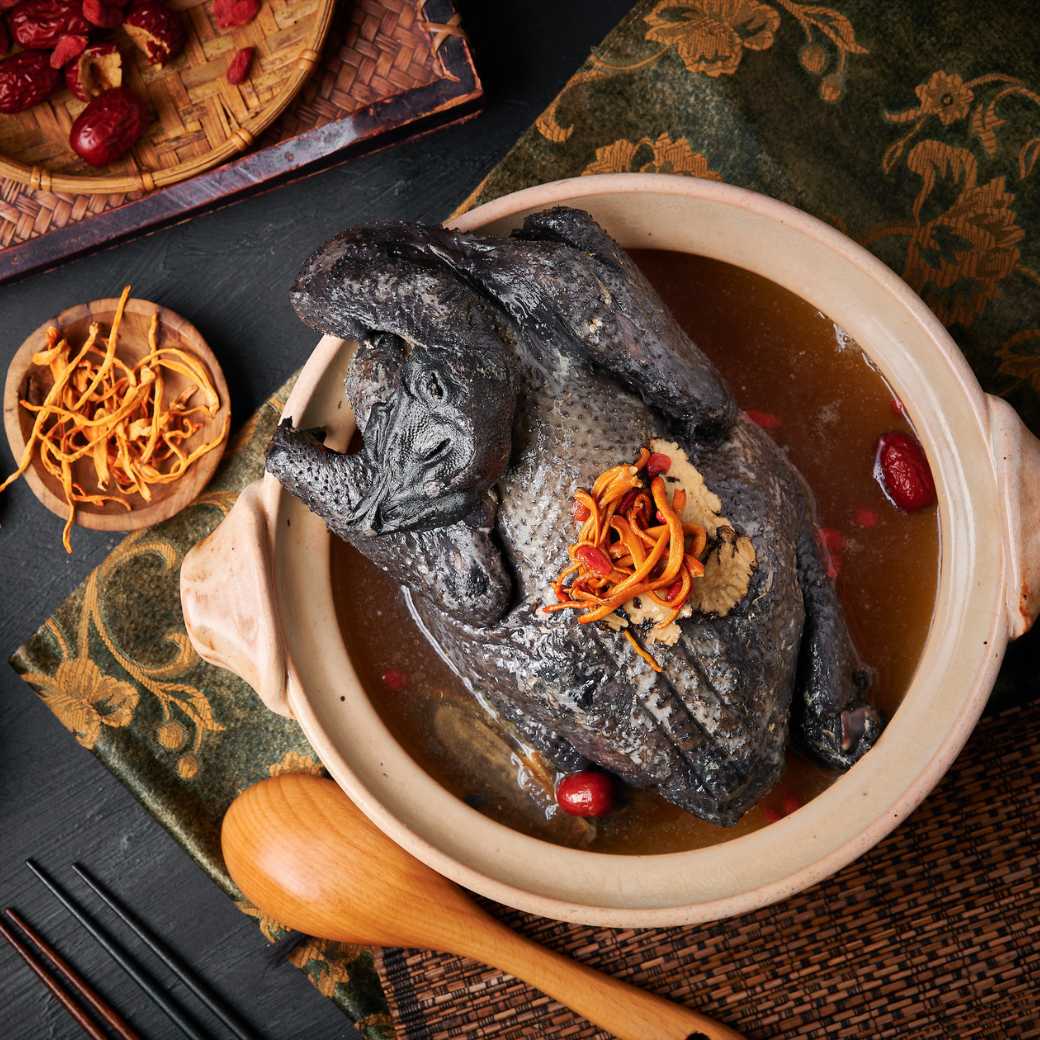 黃金蟲草烏骨雞湯（全雞）