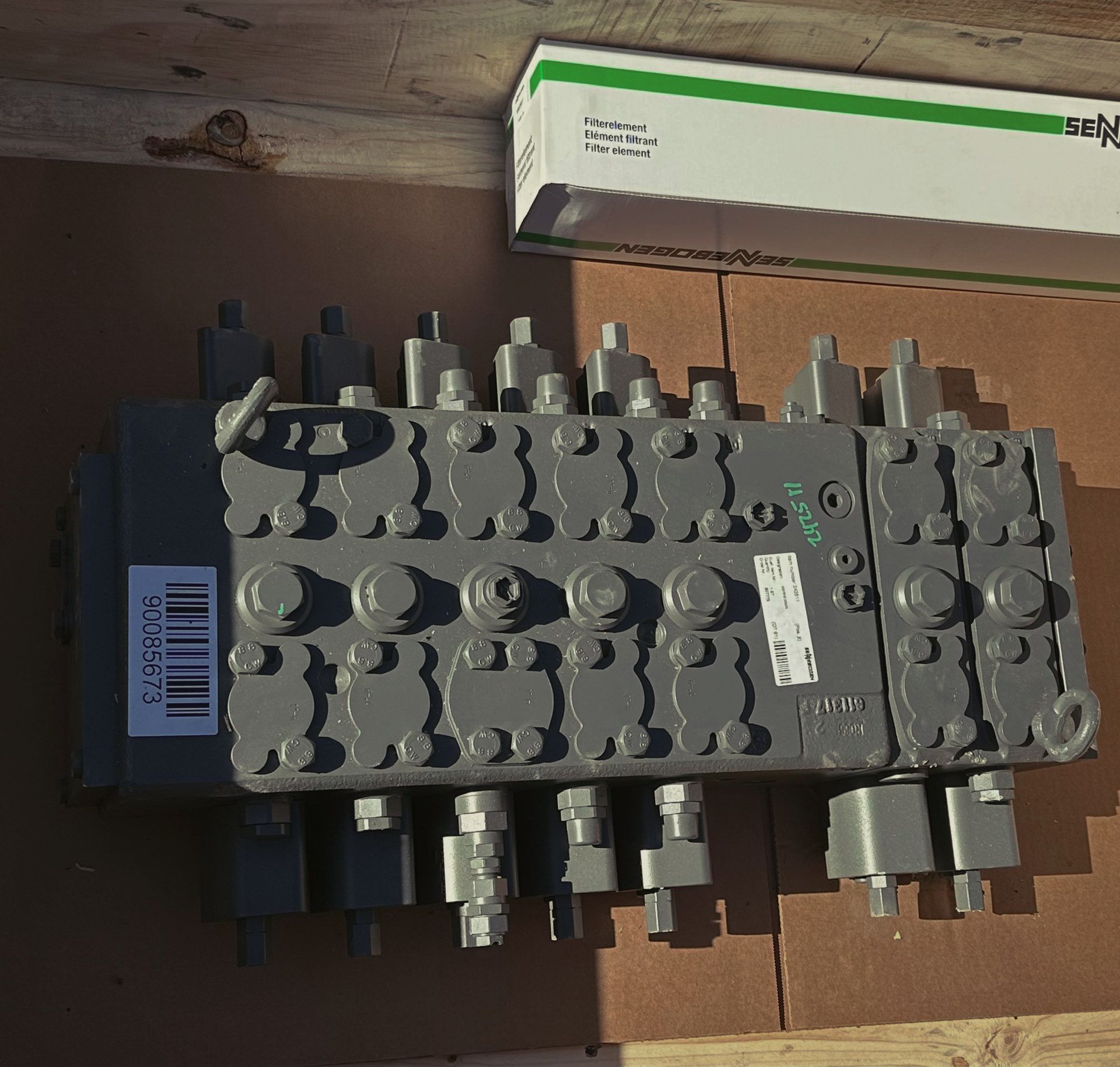 A machine with a barcode that says ' tm ' on it