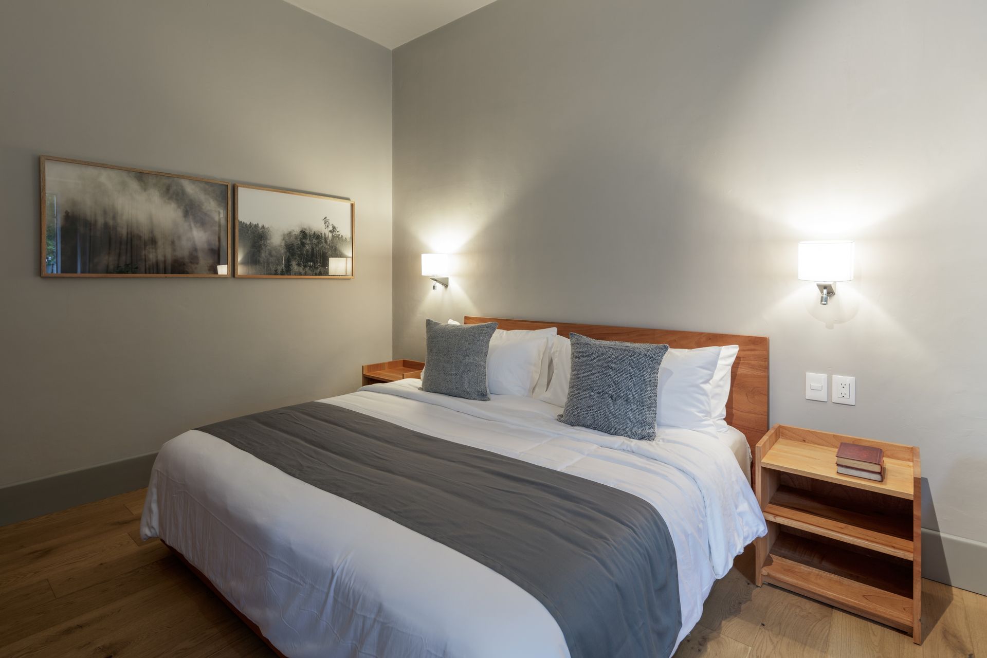 A bedroom with a king size bed and two nightstands.