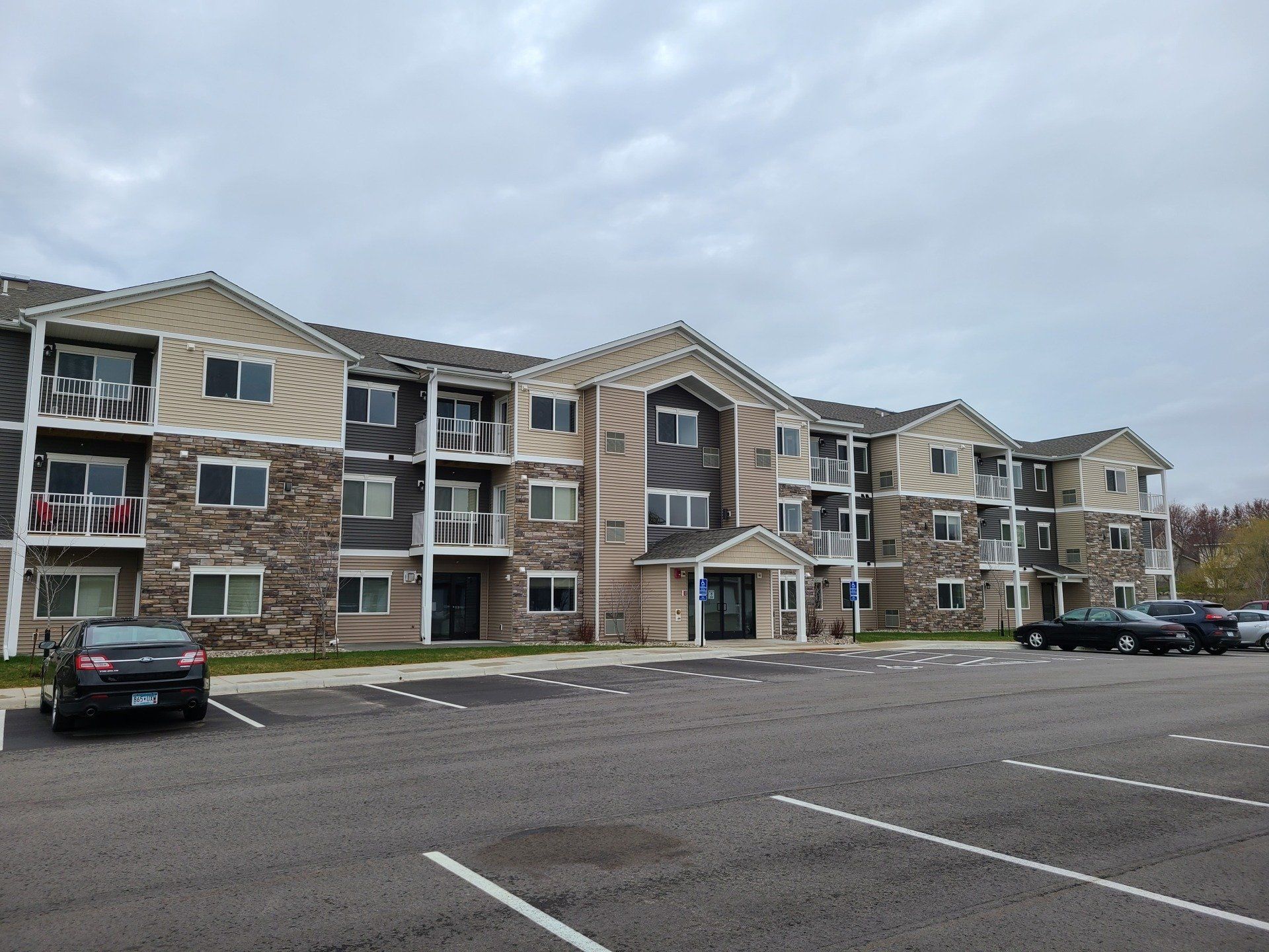 The Oaks on 20th Apartments gallery