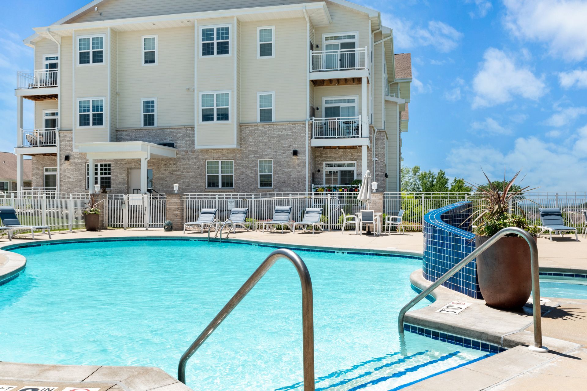 A large building with a swimming pool in front of it.
