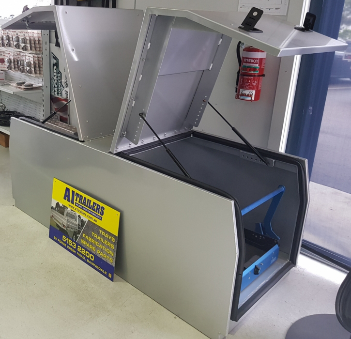 A metal box with a yellow sign that says alttrailers on it