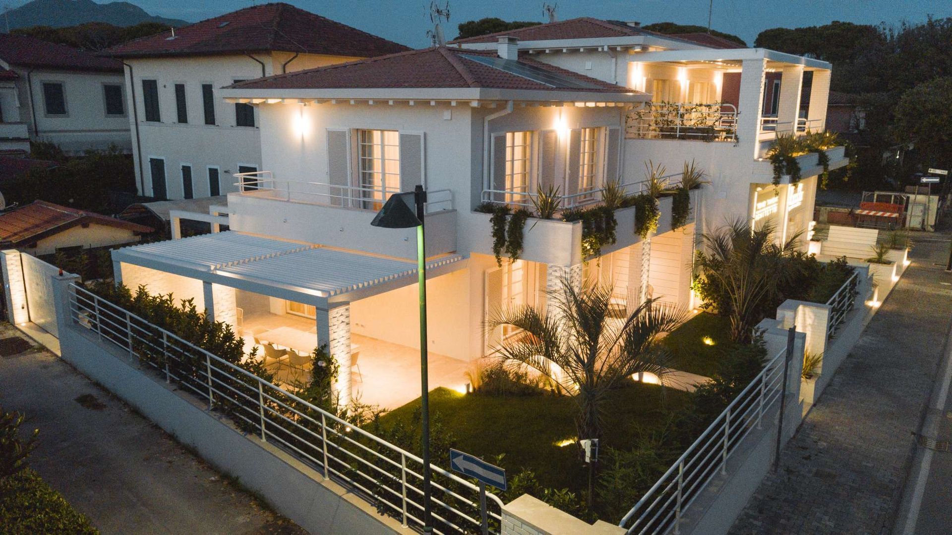 esterni illuminazione appartamento Forte dei Marmi EFA Massa