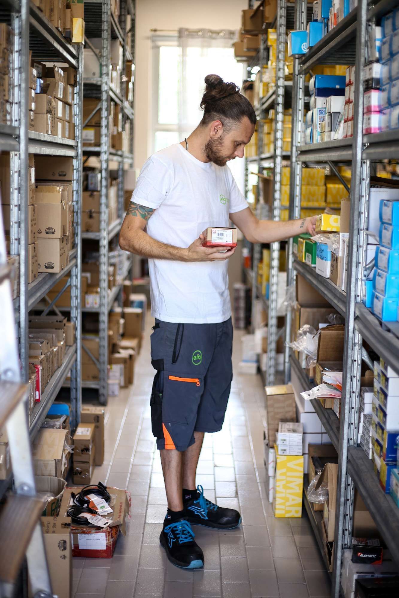Materiale elettrico Assortimento e disponibilità E.F.A. Massa