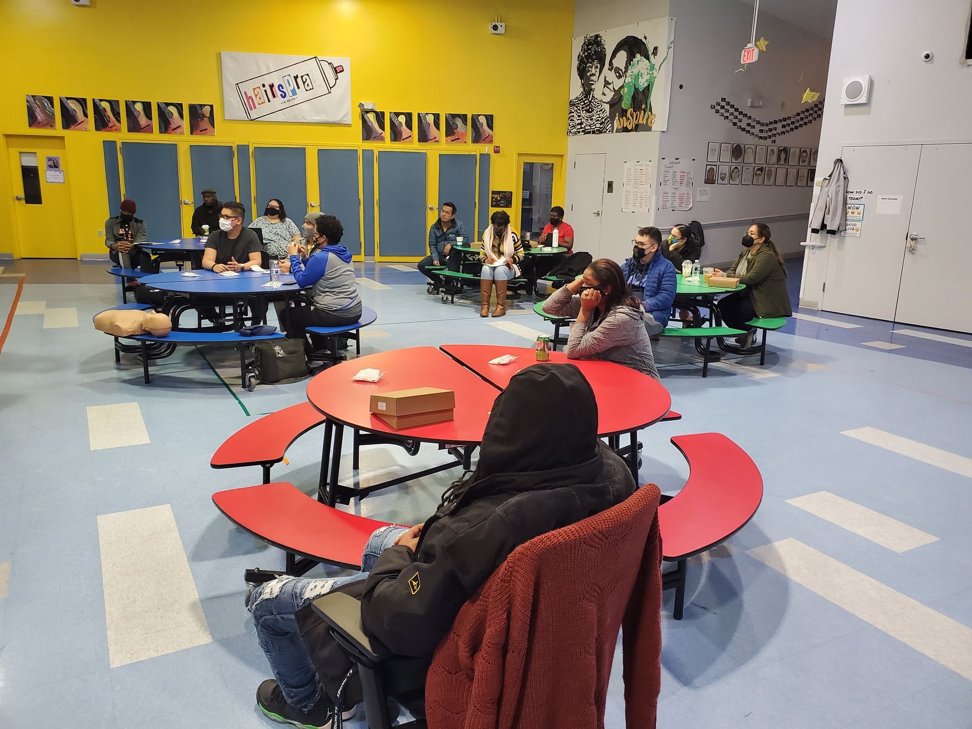 A group of people are sitting at tables in a room.