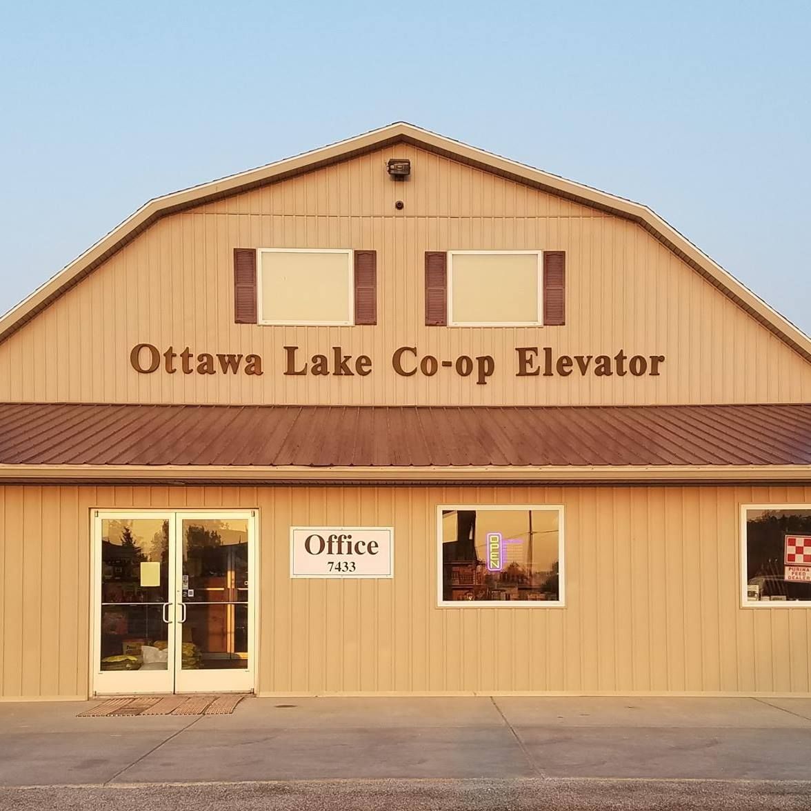 Custom fertilizer application by Ottawa Lake Co-Op Elevator