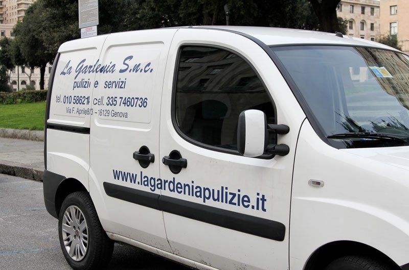 furgone ditta di pulizie per casa
