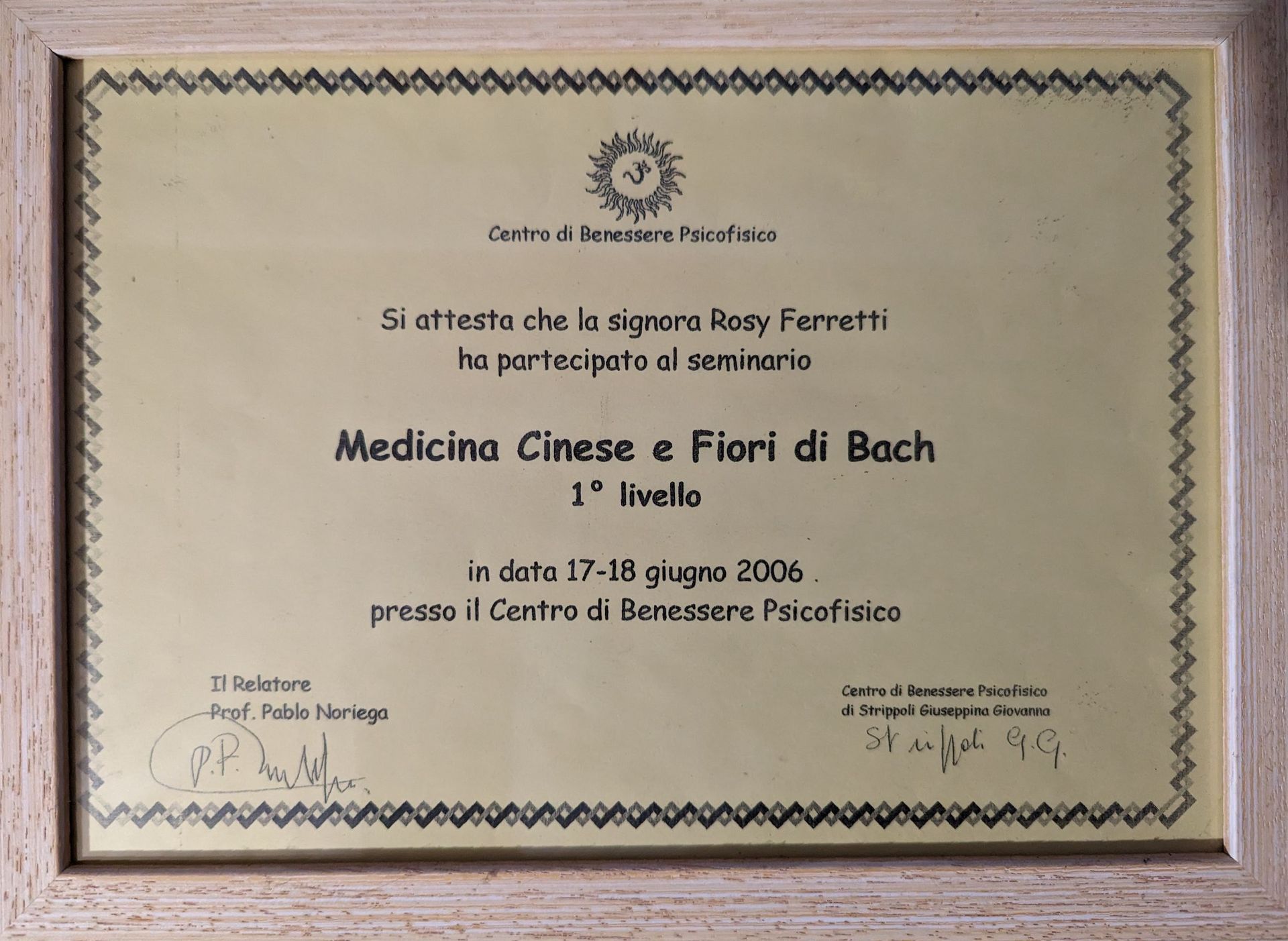 un diploma di medicina cinese e fiori di bach