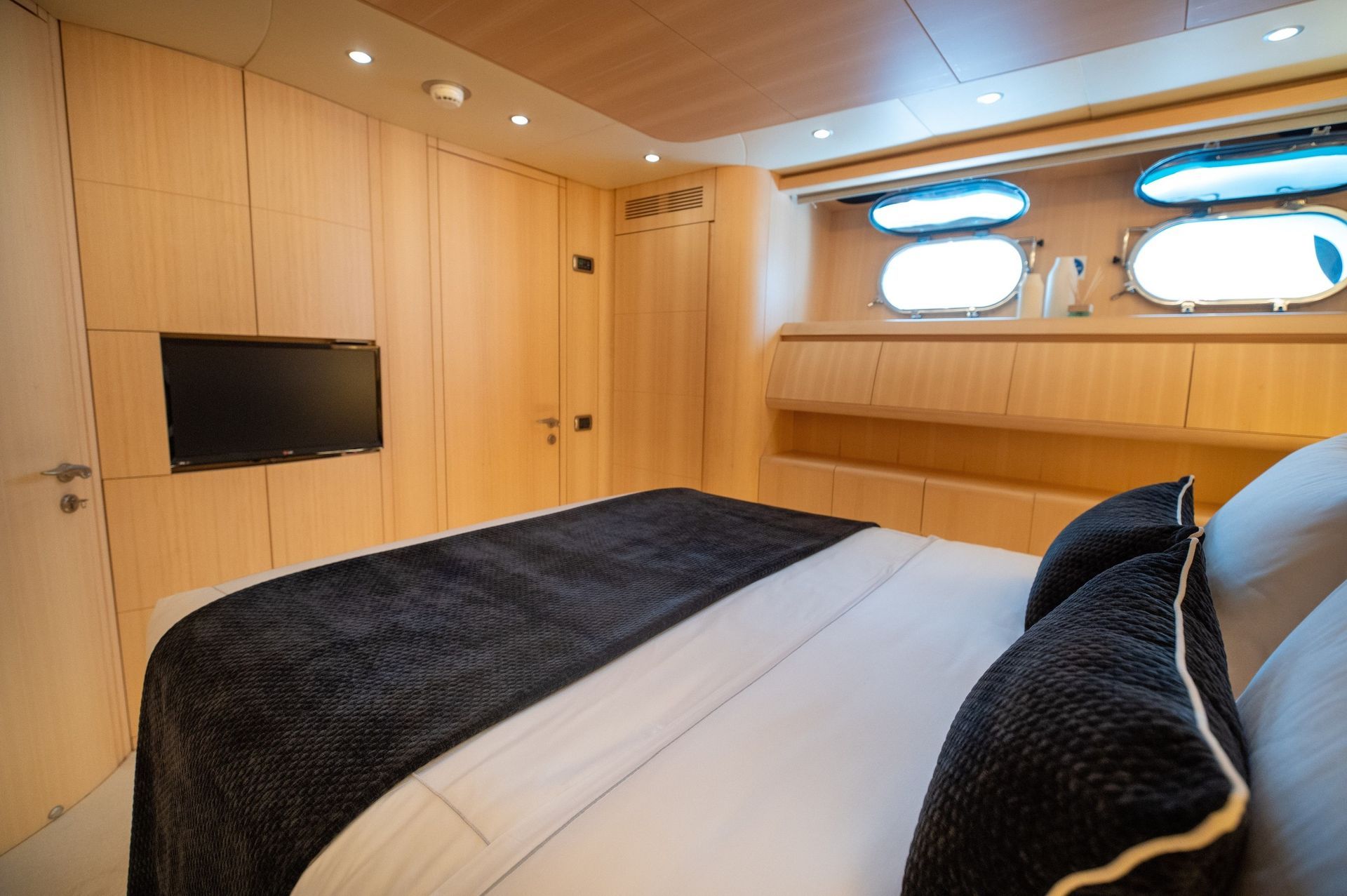 Maiora 126 motor yacht