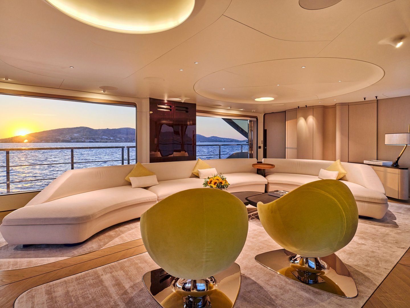 Volo Mare Azimut motor yacht charter in Greece Eole yachting