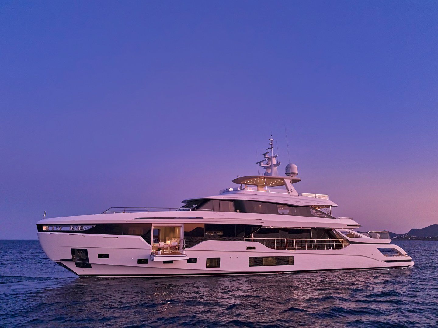 Volo Mare Azimut motor yacht charter in Greece Eole yachting