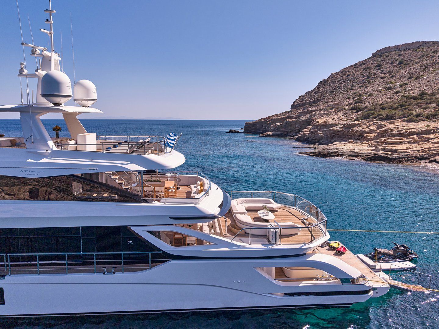 Volo Mare Azimut motor yacht charter in Greece Eole yachting