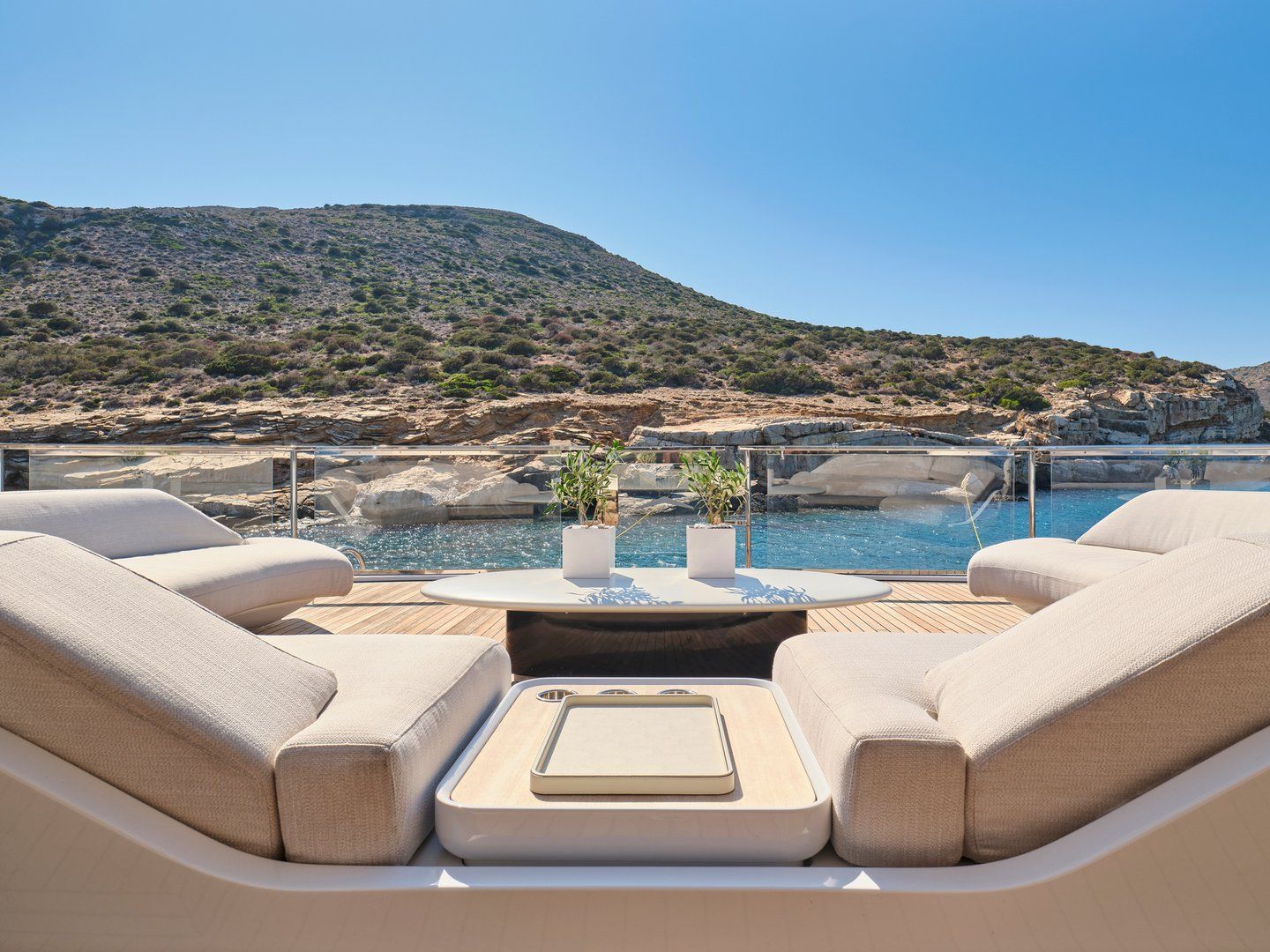 Volo Mare Azimut motor yacht charter in Greece Eole yachting