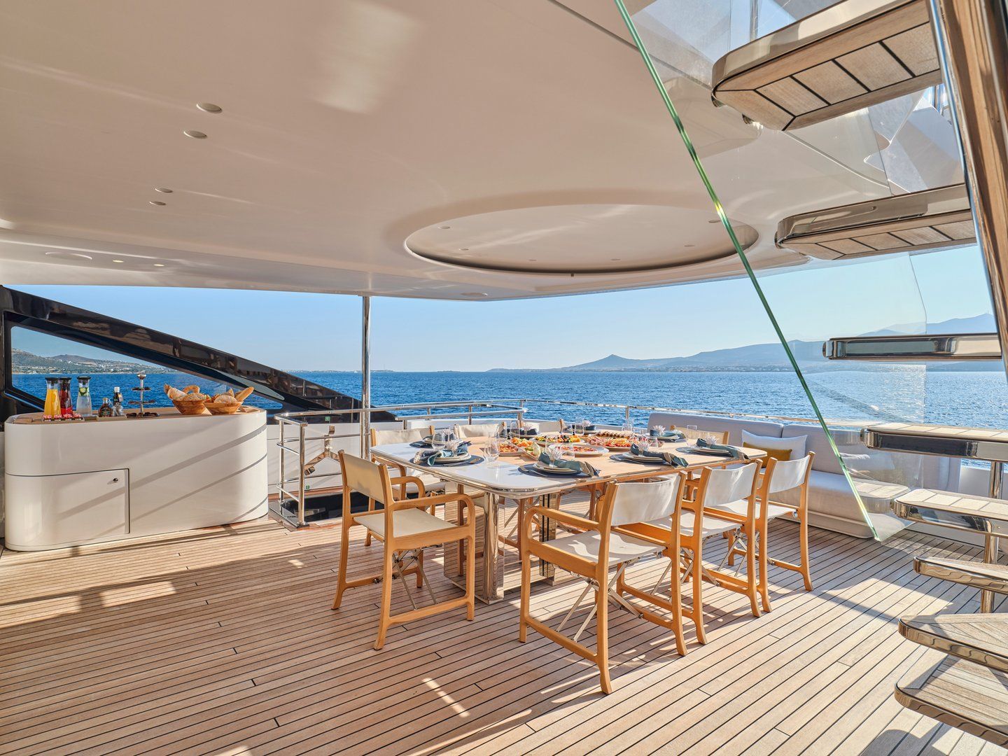 Volo Mare Azimut motor yacht charter in Greece Eole yachting