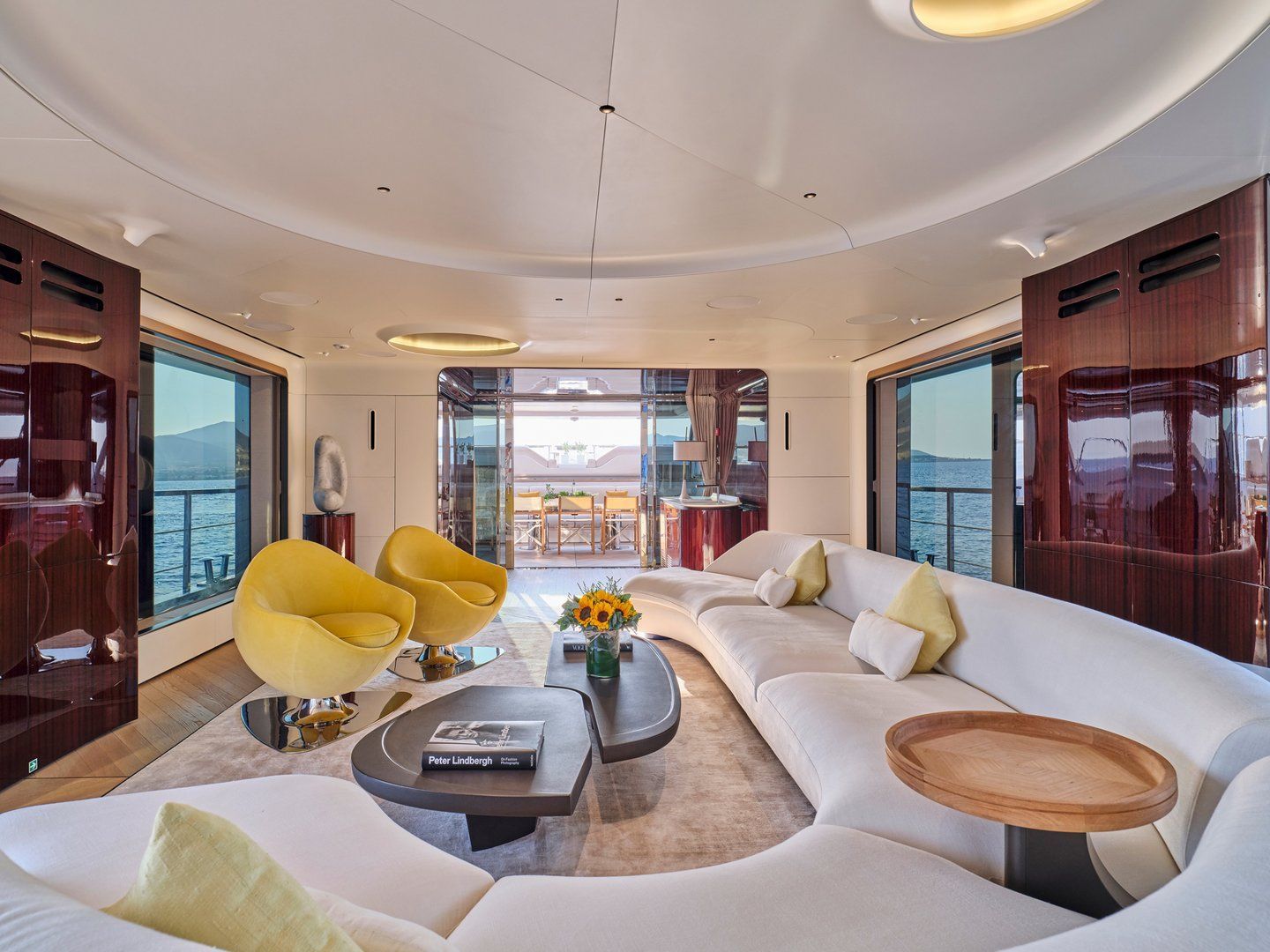 Volo Mare Azimut motor yacht charter in Greece Eole yachting