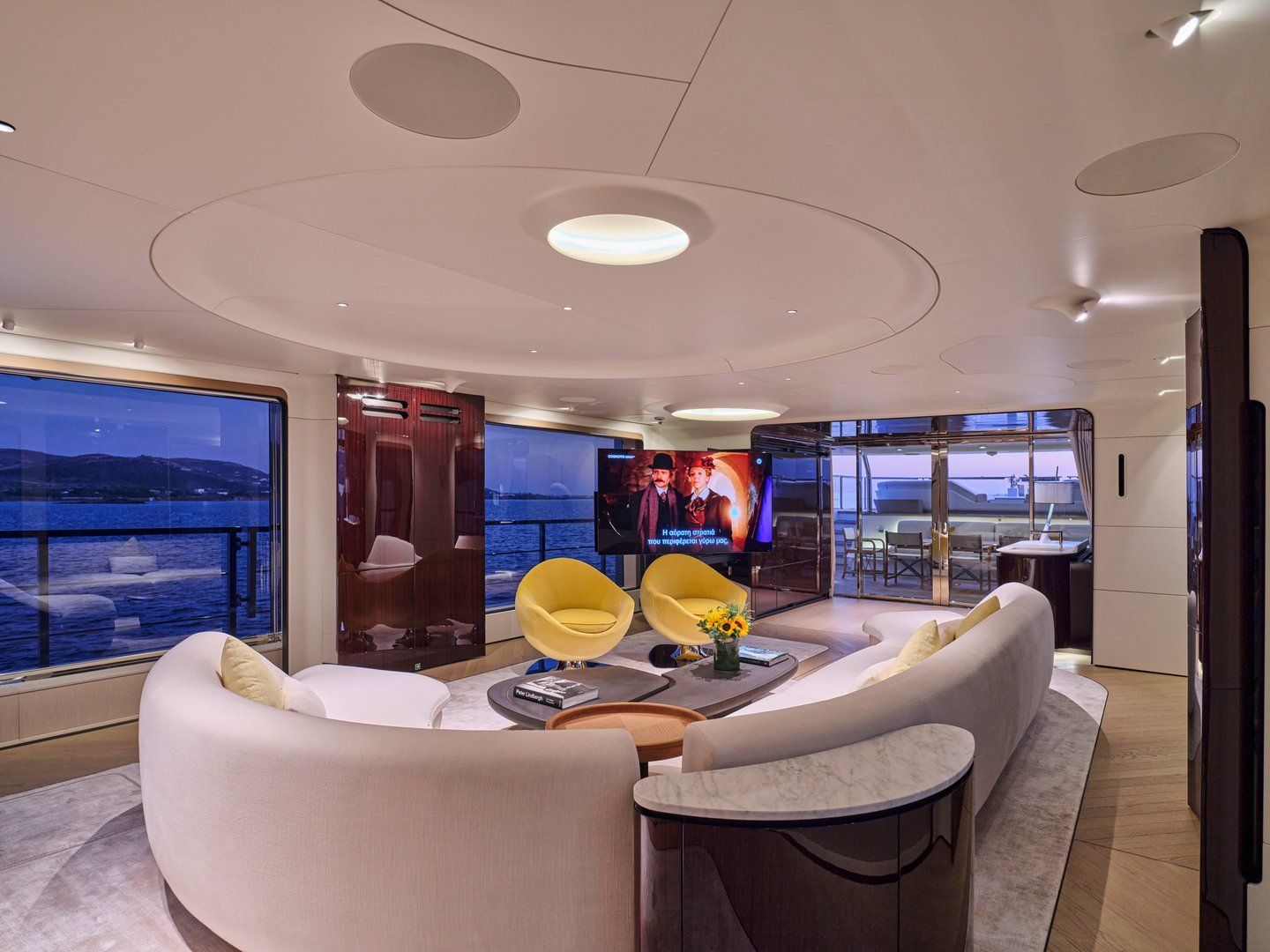 Volo Mare Azimut motor yacht charter in Greece Eole yachting