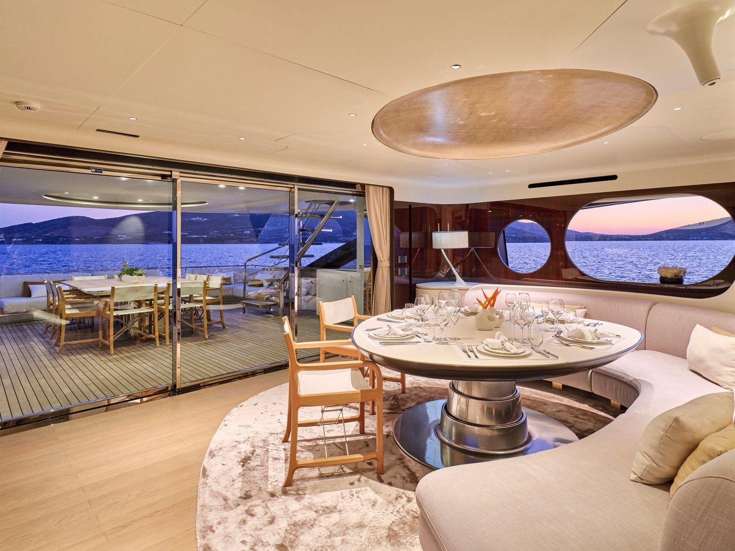 Volo Mare Azimut motor yacht charter in Greece Eole yachting