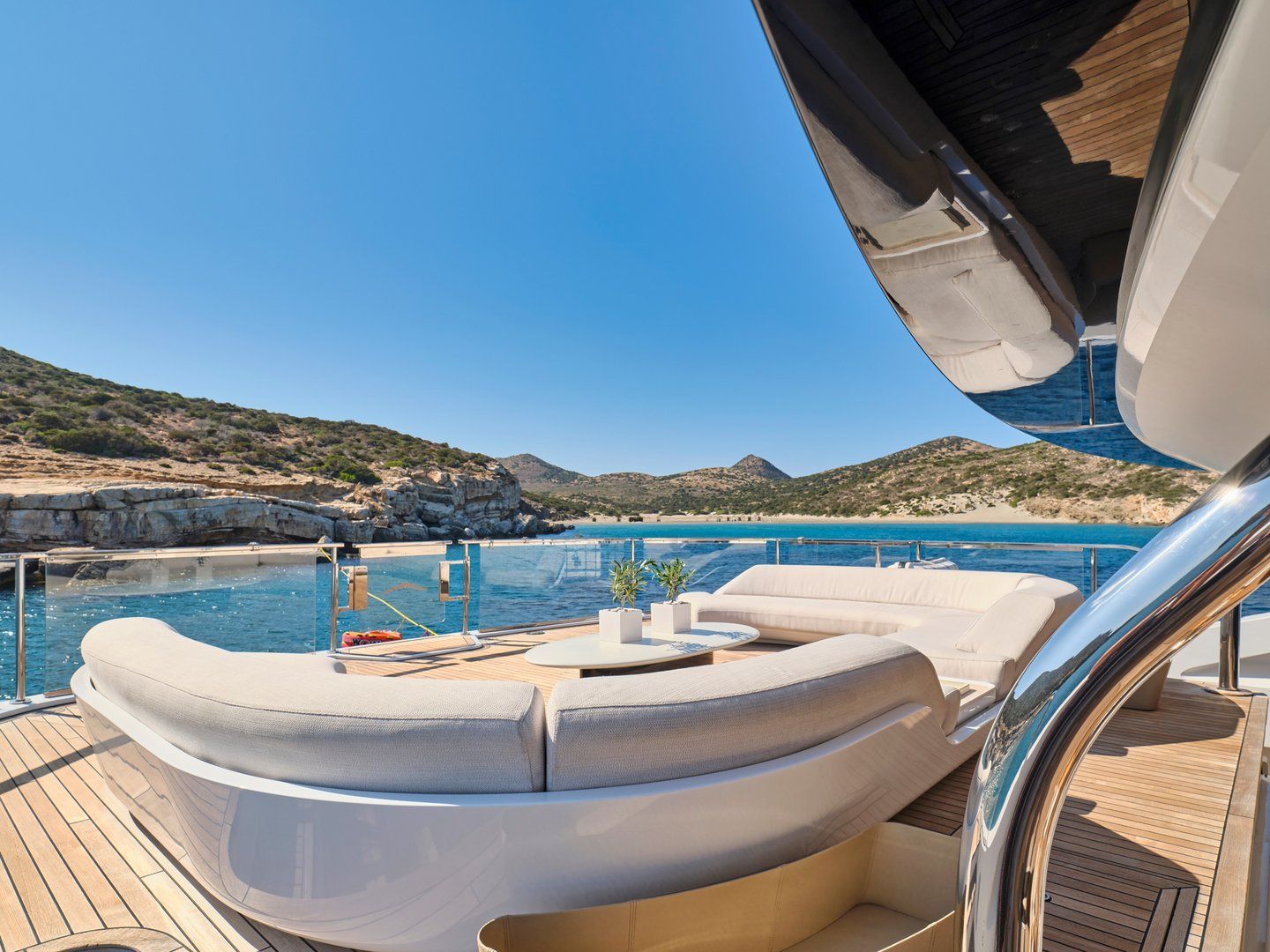 Volo Mare Azimut motor yacht charter in Greece Eole yachting