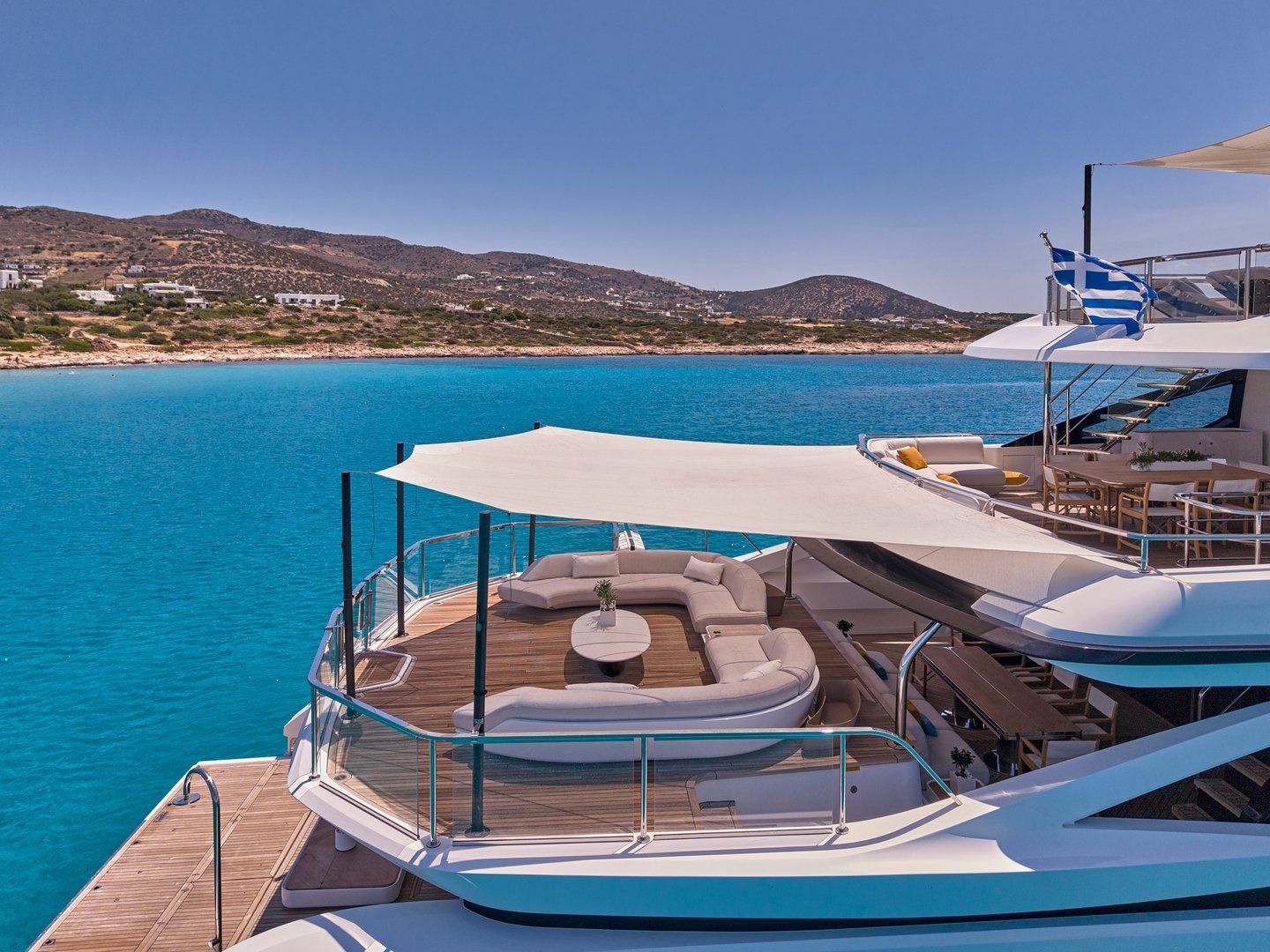 Volo Mare Azimut motor yacht charter in Greece Eole yachting