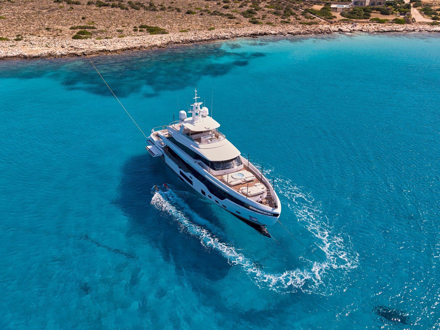 Volo Mare Azimut motor yacht charter in Greece Eole yachting