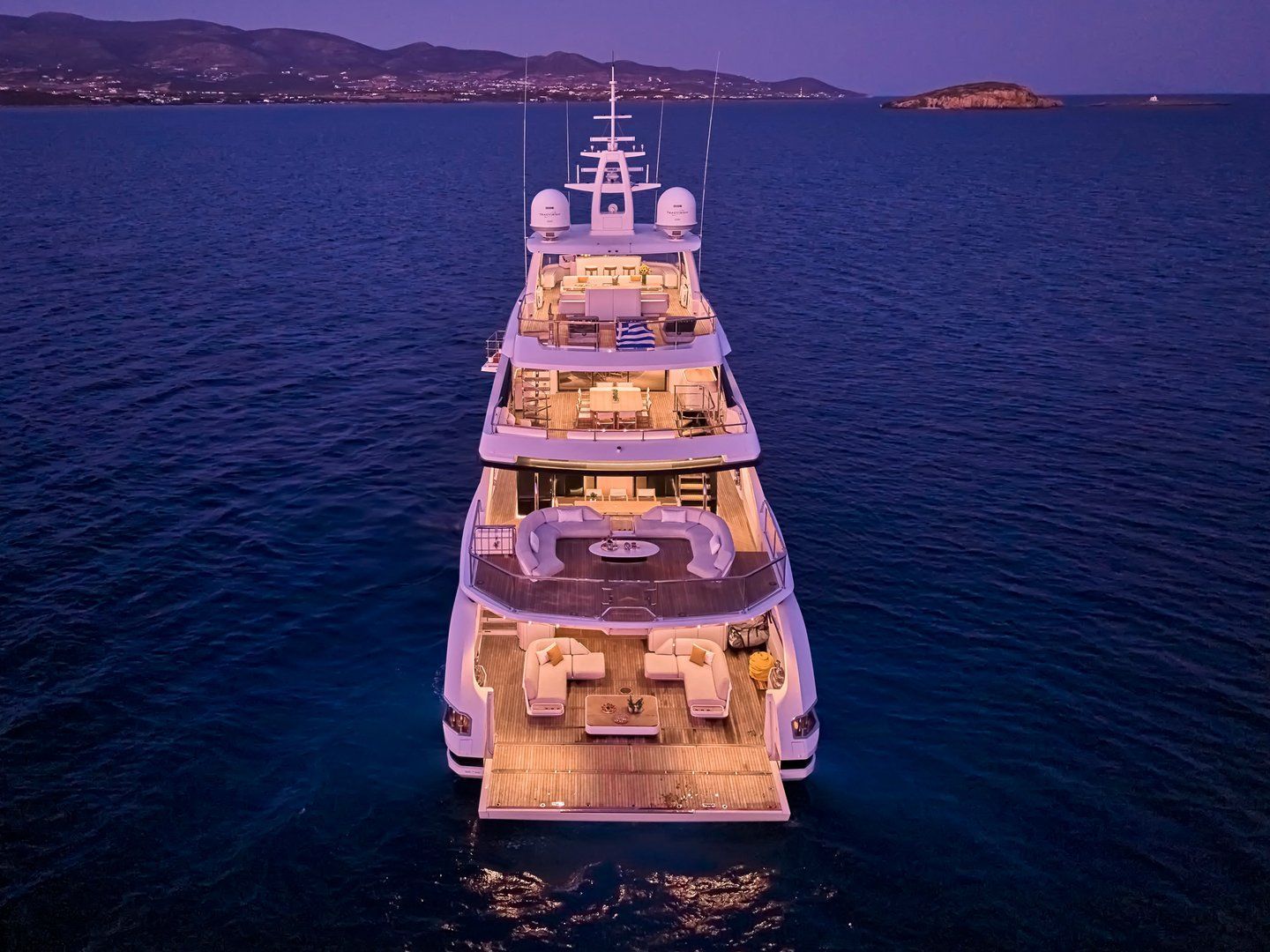 Volo Mare Azimut motor yacht charter in Greece Eole yachting