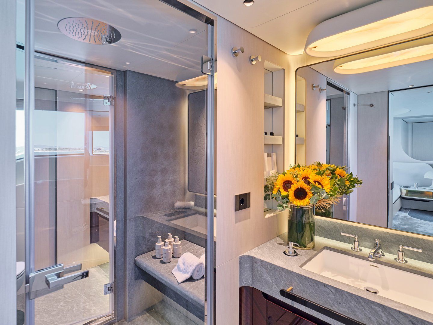 Volo Mare Azimut motor yacht charter in Greece Eole yachting