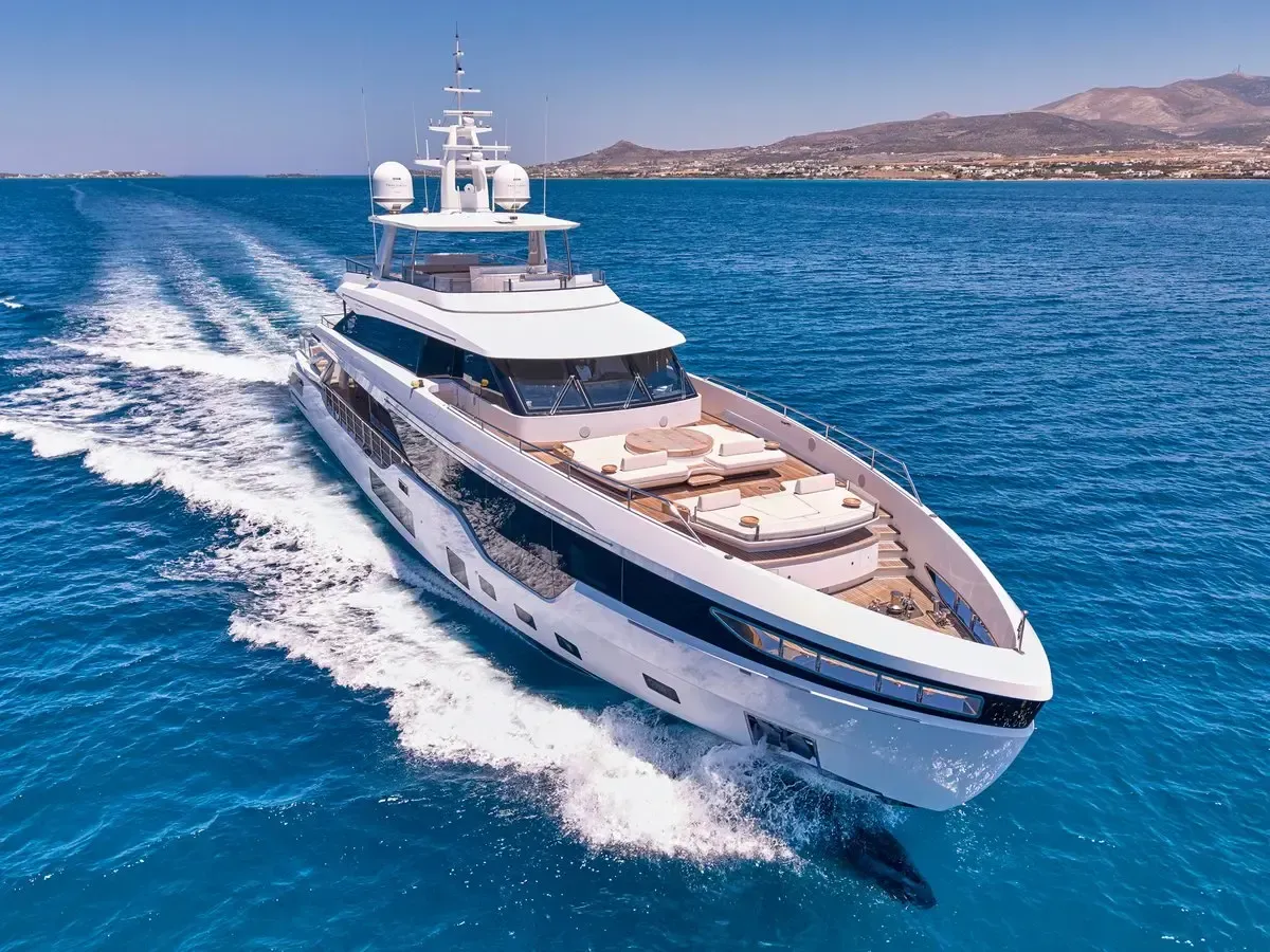 Volo Mare Azimut motor yacht charter in Greece Eole yachting