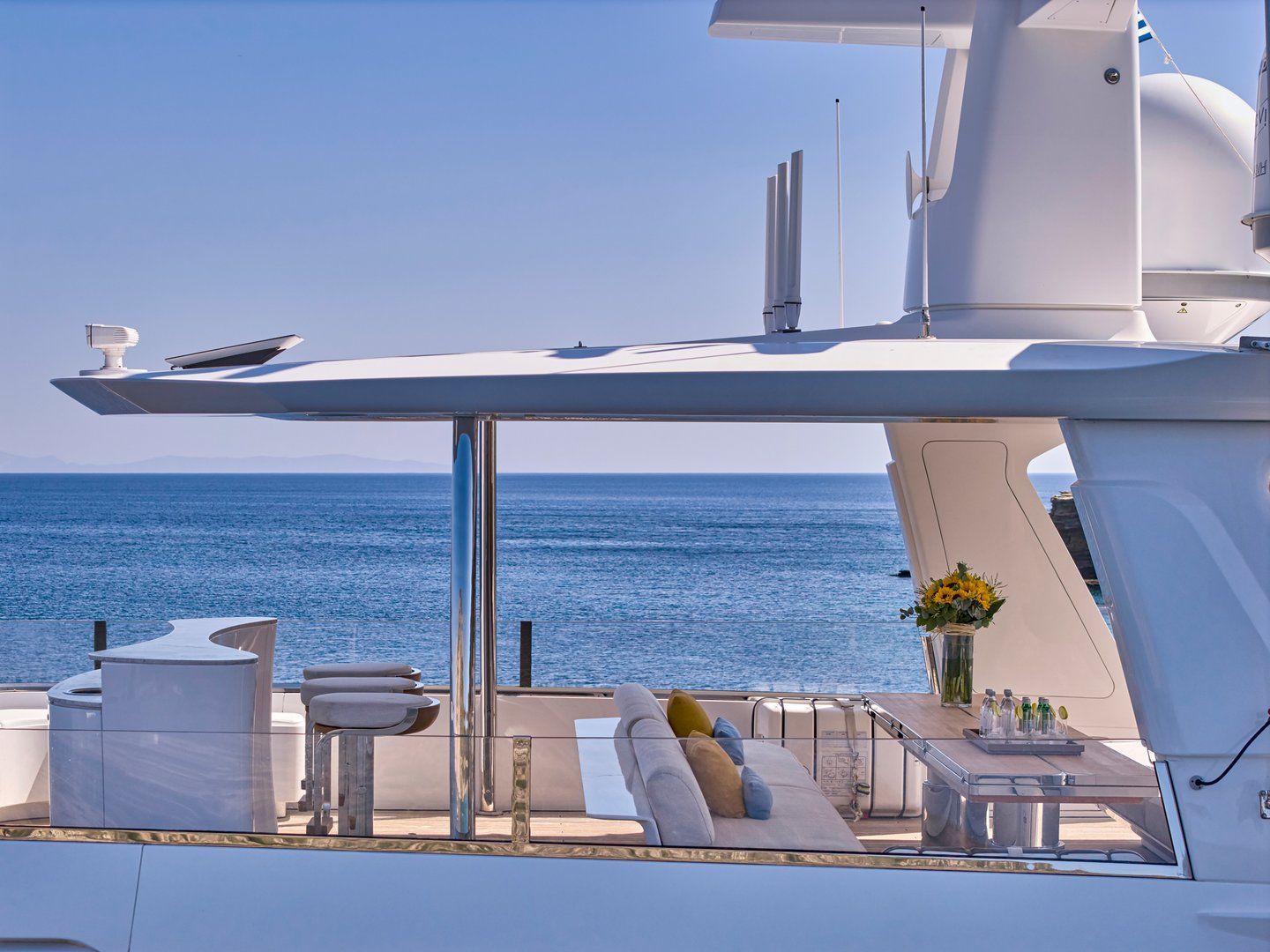 Volo Mare Azimut motor yacht charter in Greece Eole yachting