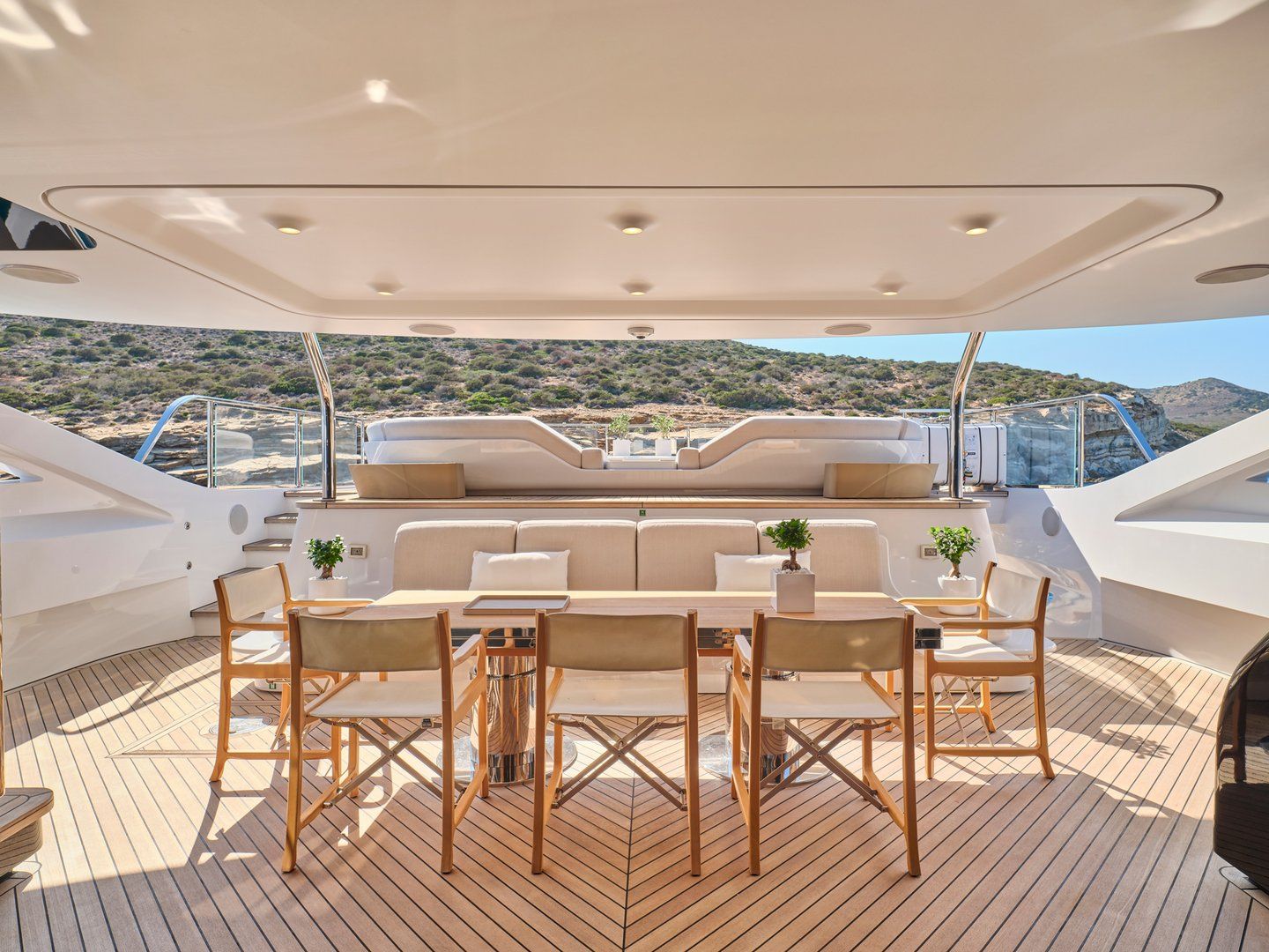 Volo Mare Azimut motor yacht charter in Greece Eole yachting