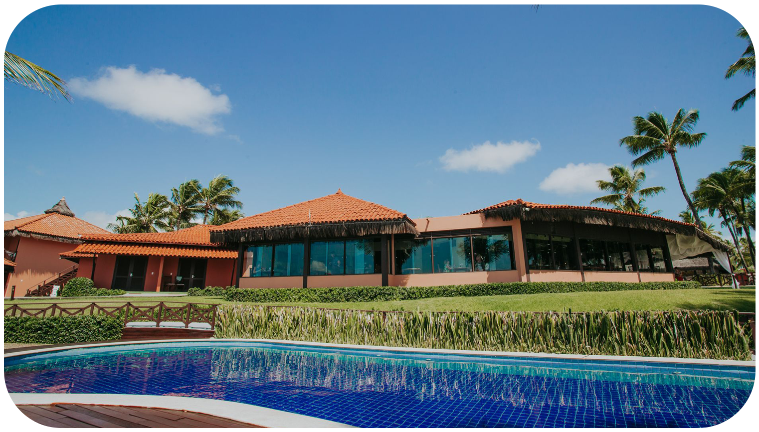 Um prédio com uma placa que diz ocapora