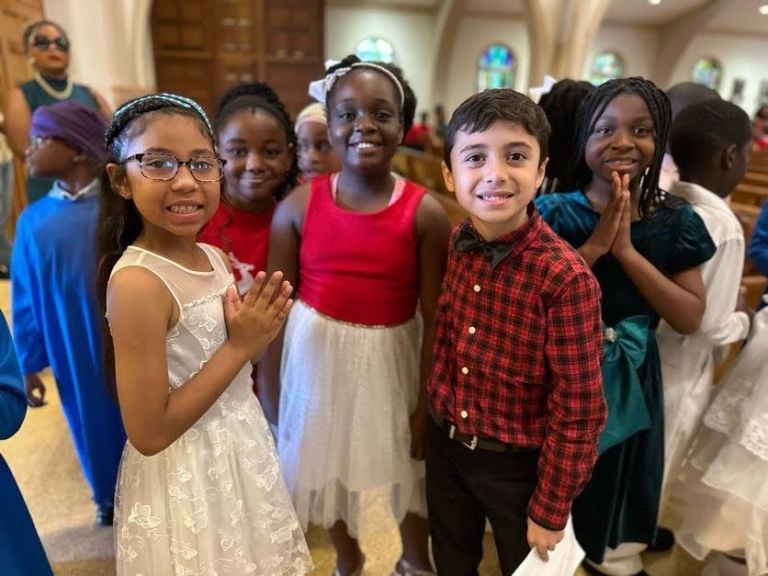 A group of children are posing for a picture in a church.