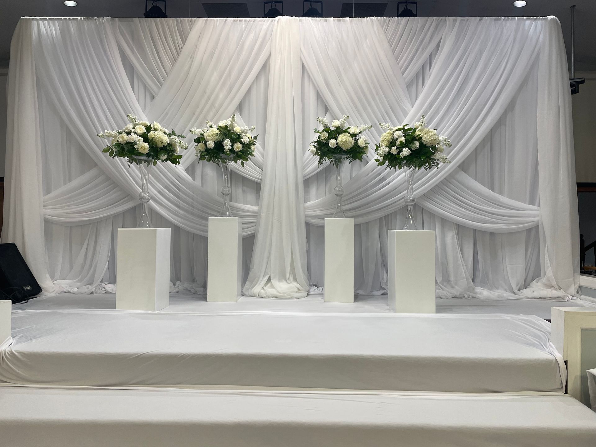 An example for ultimate draping with multiple layers and fabric styles.