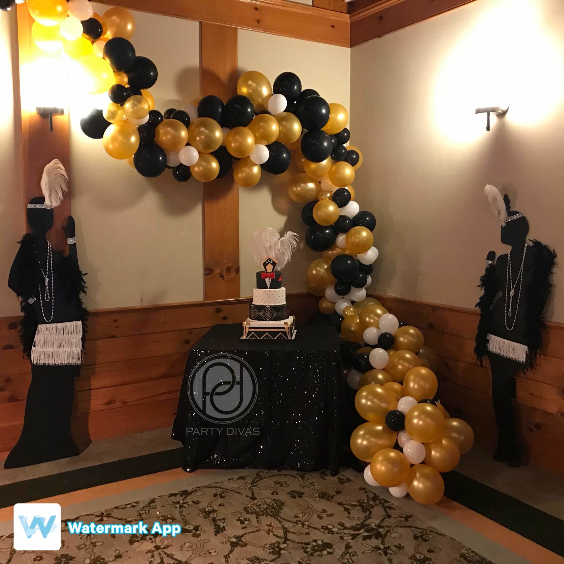 A roaring 20's themed party with an elegant balloon garland.