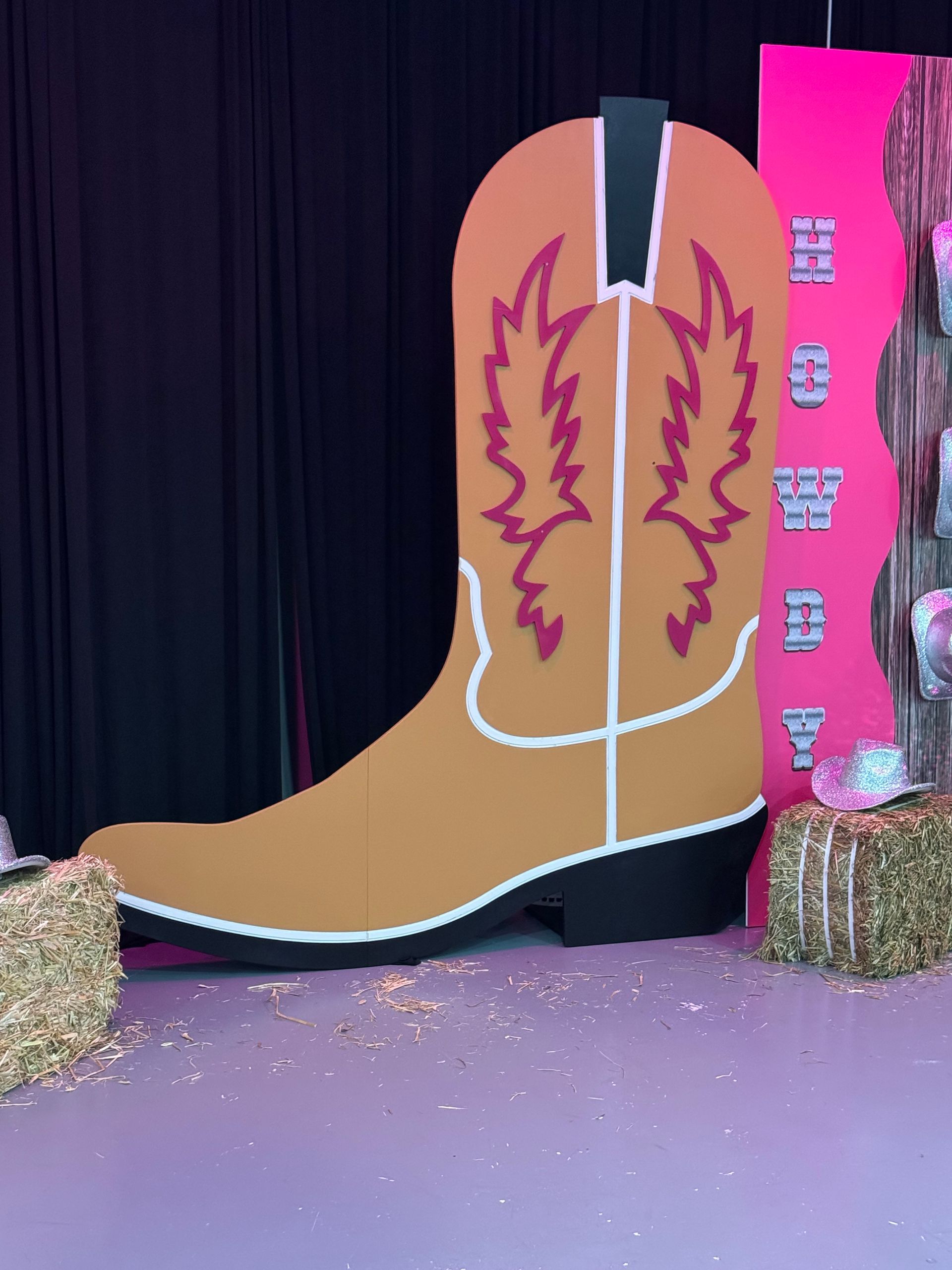 Two Monaco thrones with gold trim