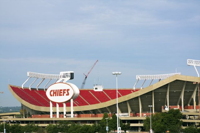 Fan dressed as Andy Reid does bang-up job of mimicking the Chiefs head coach