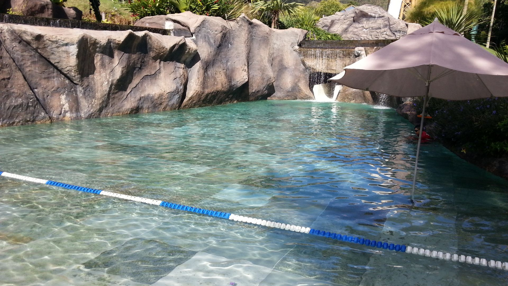 Pedra Jade em piscina de resort