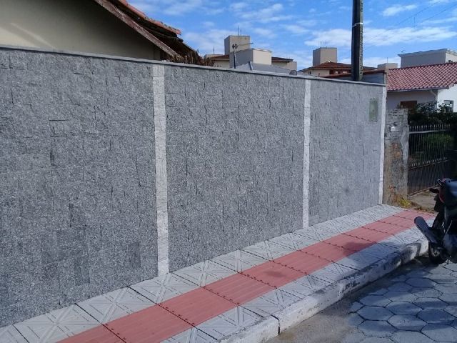 muros com pedras  Fachada muro, Muro, Pedras