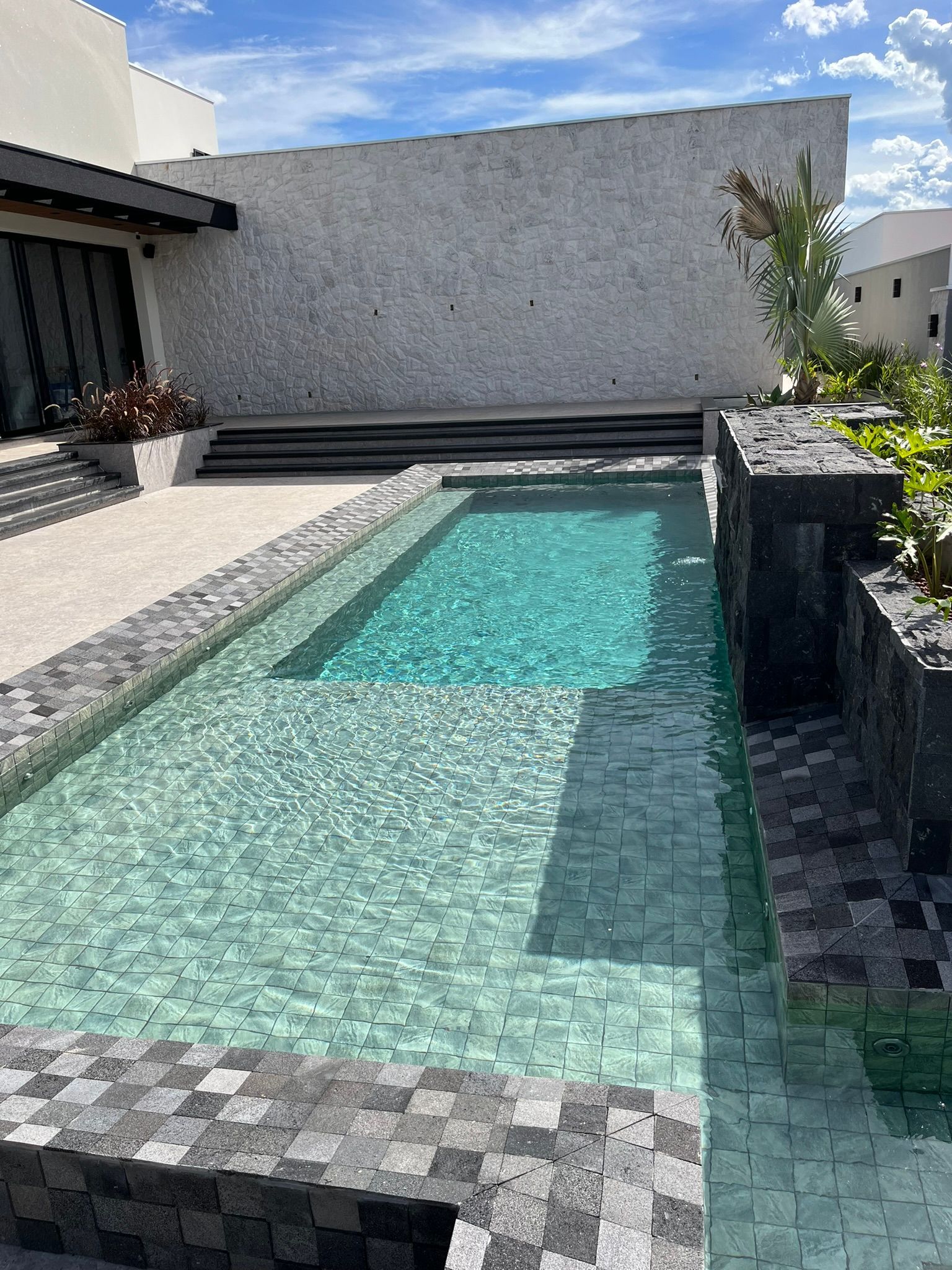 Pedra hijau na piscina