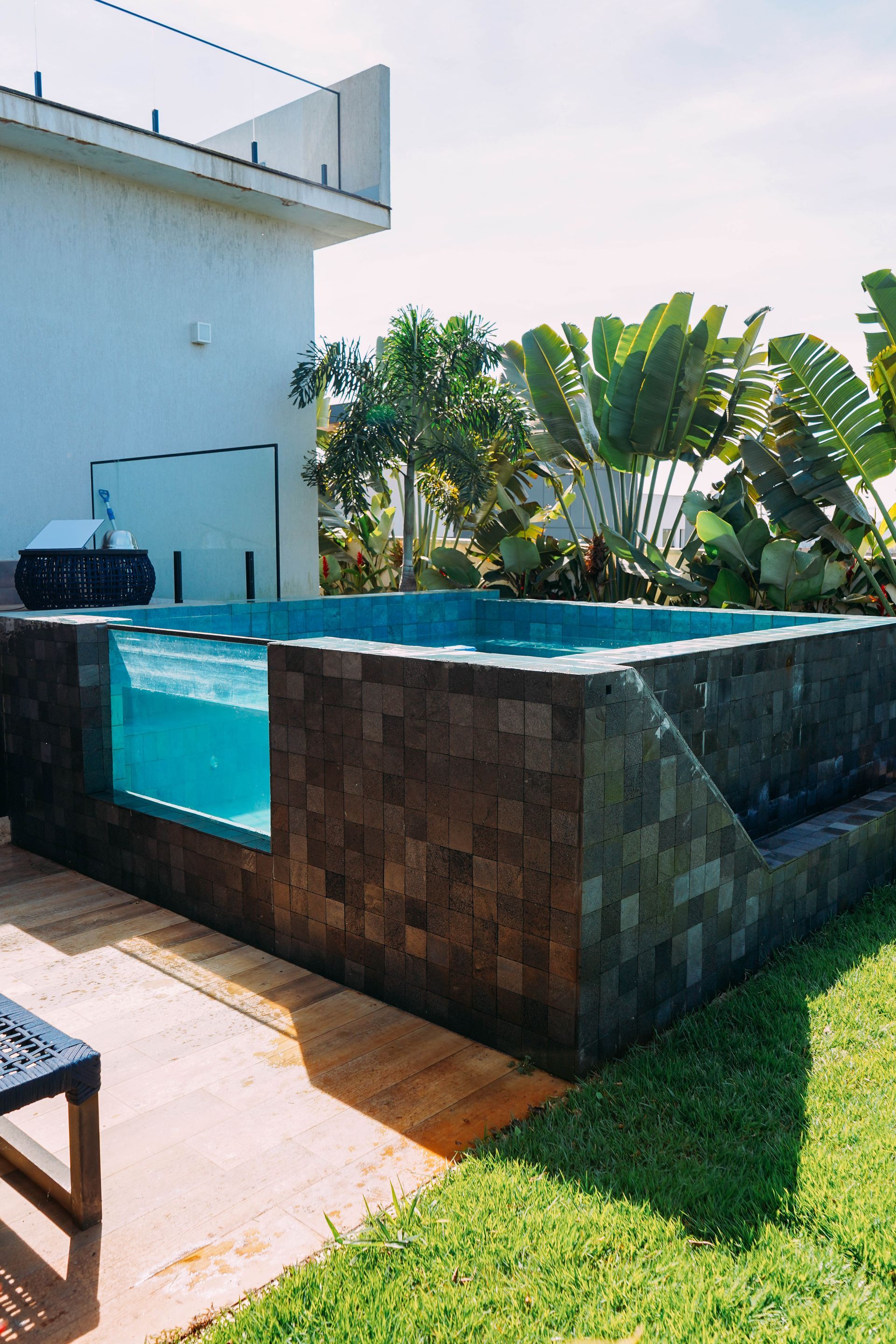 Pedra hitam na piscina